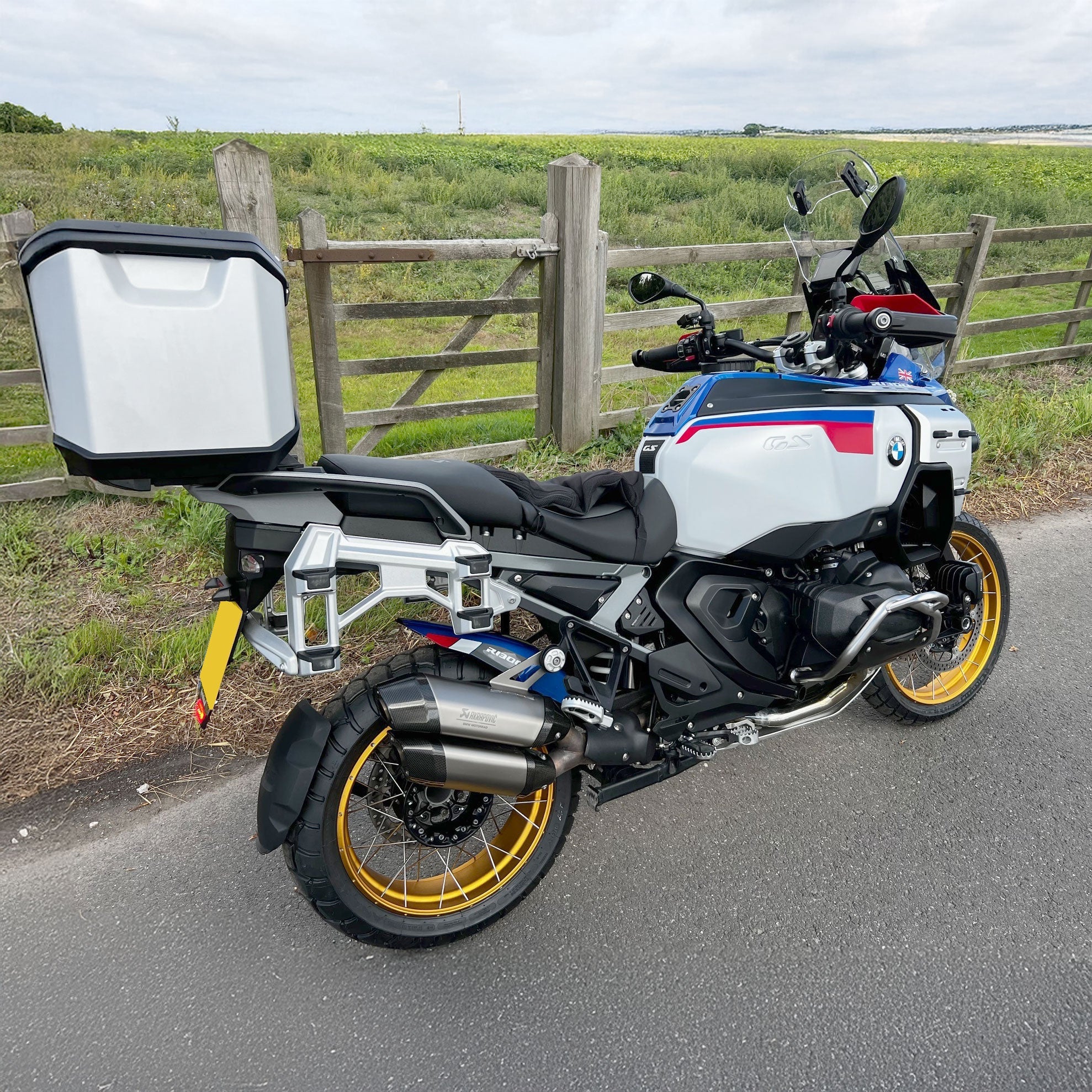 Pyramid Hugger | Trophy Blue | BMW R 1300 GS 2023>Current -  Shop name