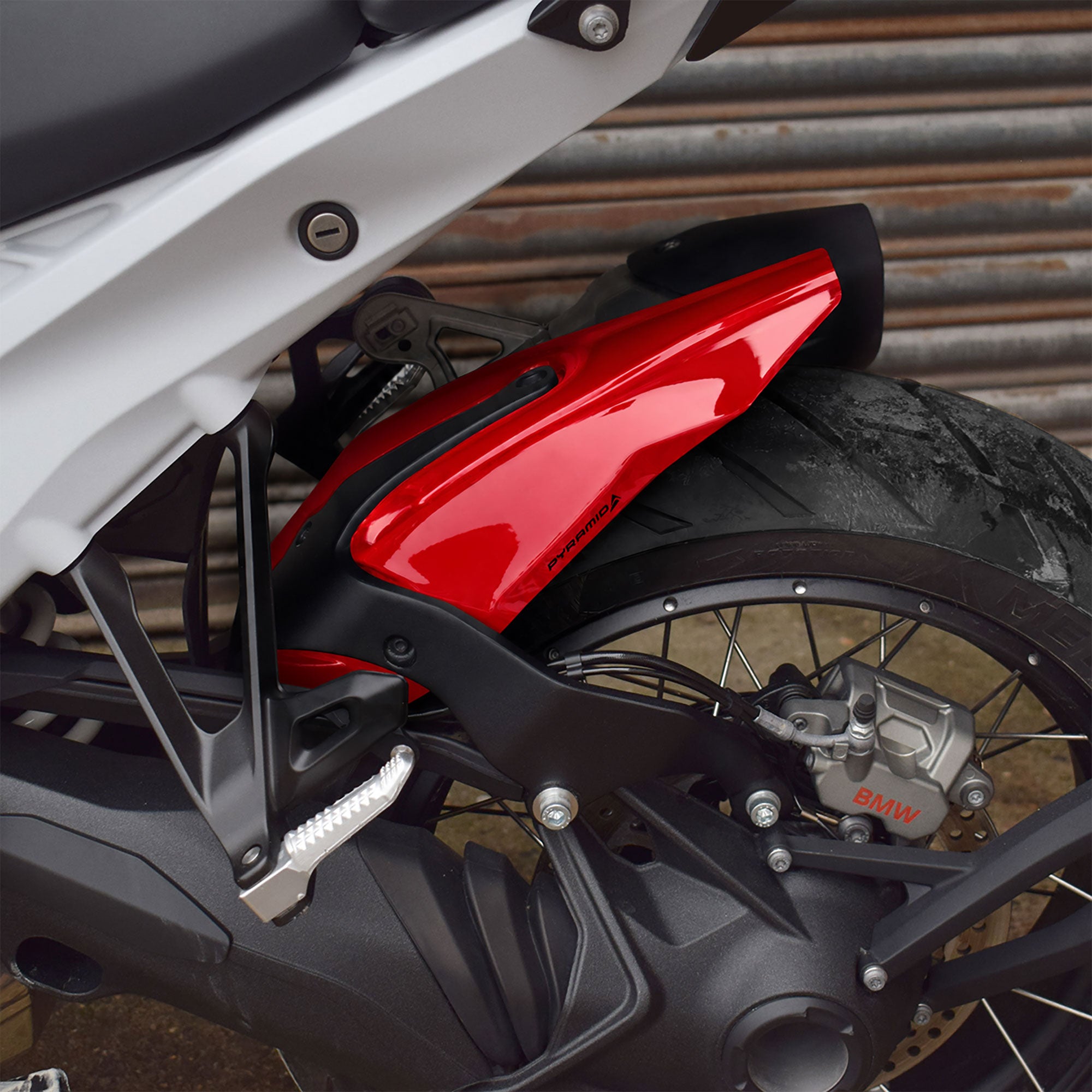 Pyramid Hugger | Racing Red | BMW R 1300 GS (Adventure) 2025>Current -   Pyramid Motorcycle Accessories