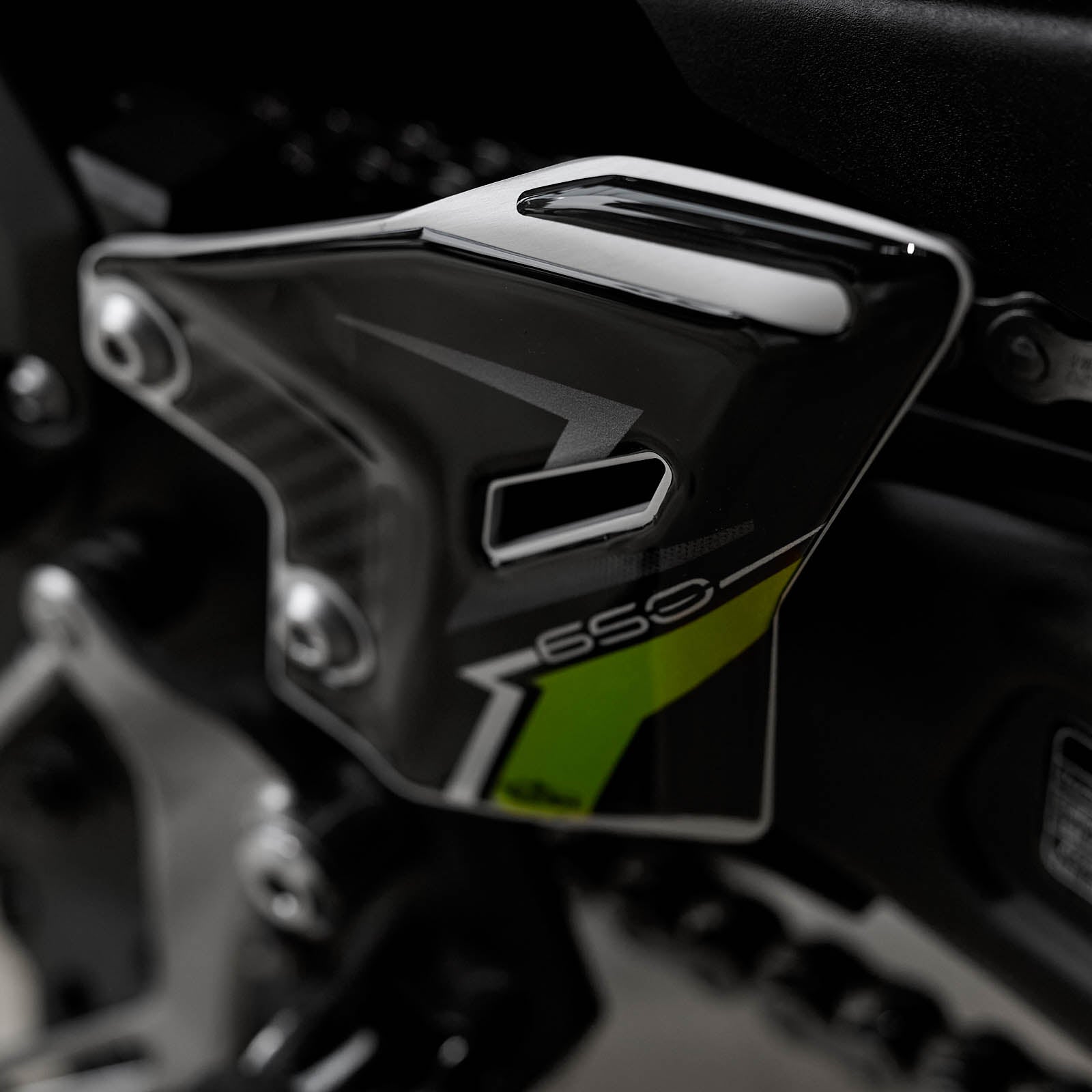 Resin Bike 3D Motorcycle Stickers - Heel Pads | Kawasaki Z 650 2020>2024 -   Pyramid Motorcycle Accessories