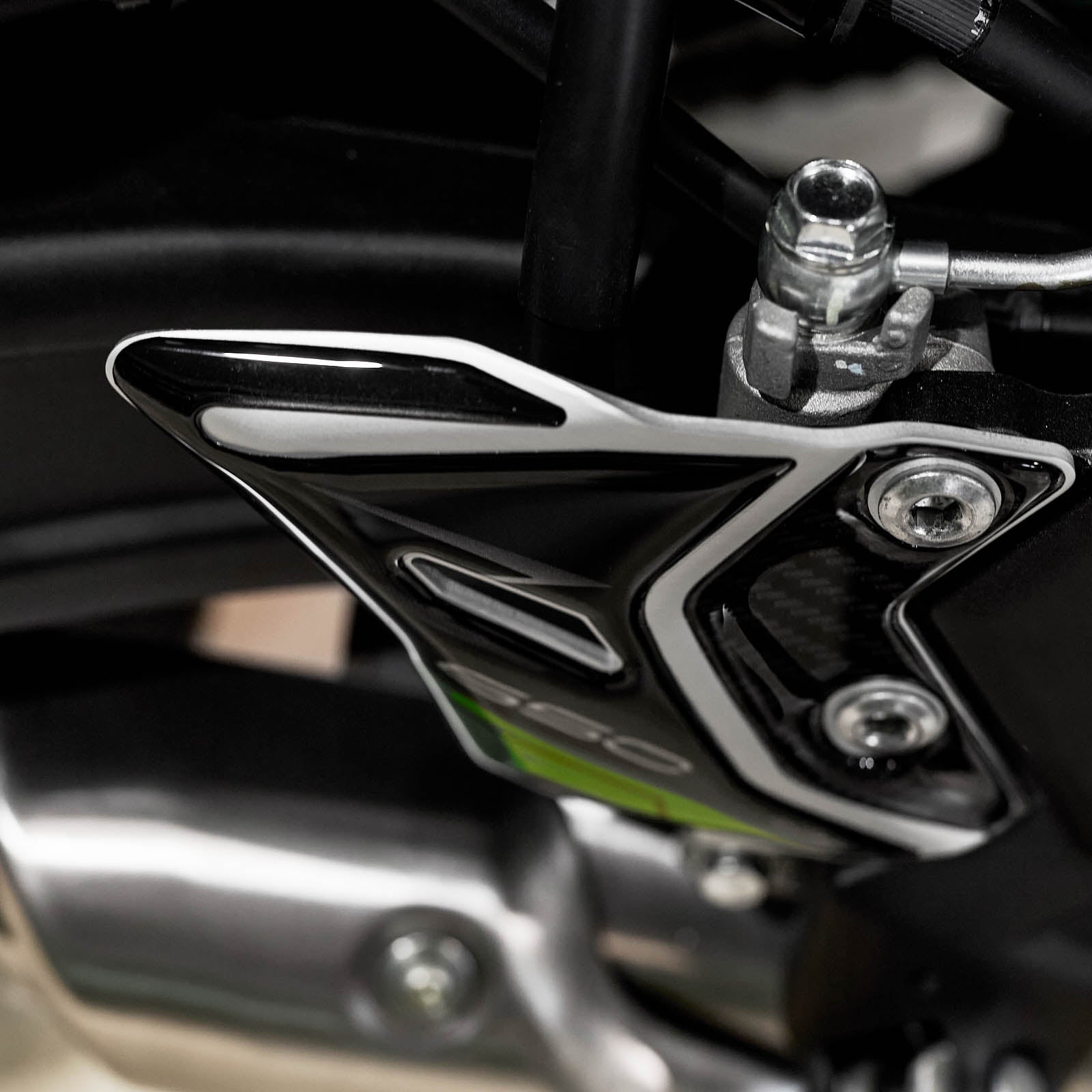 Resin Bike 3D Motorcycle Stickers - Heel Pads | Kawasaki Z 650 2020>2025 -   Pyramid Motorcycle Accessories