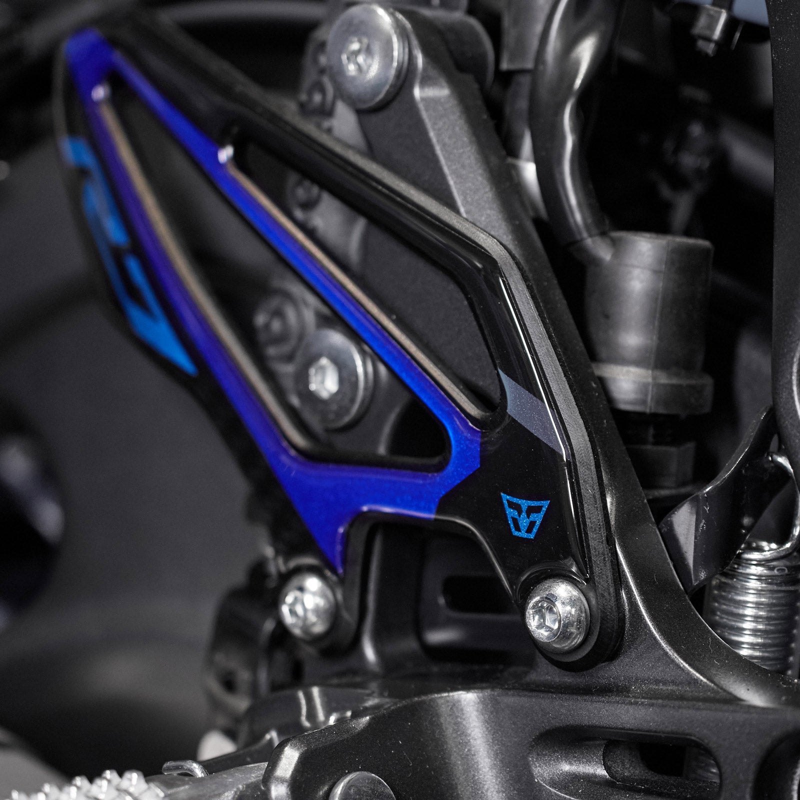 Resin Bike 3D Motorcycle Stickers - Heel Pads | Yamaha YZF-R7 2021>2025 RB-1000716200007 -   Pyramid Motorcycle Accessories