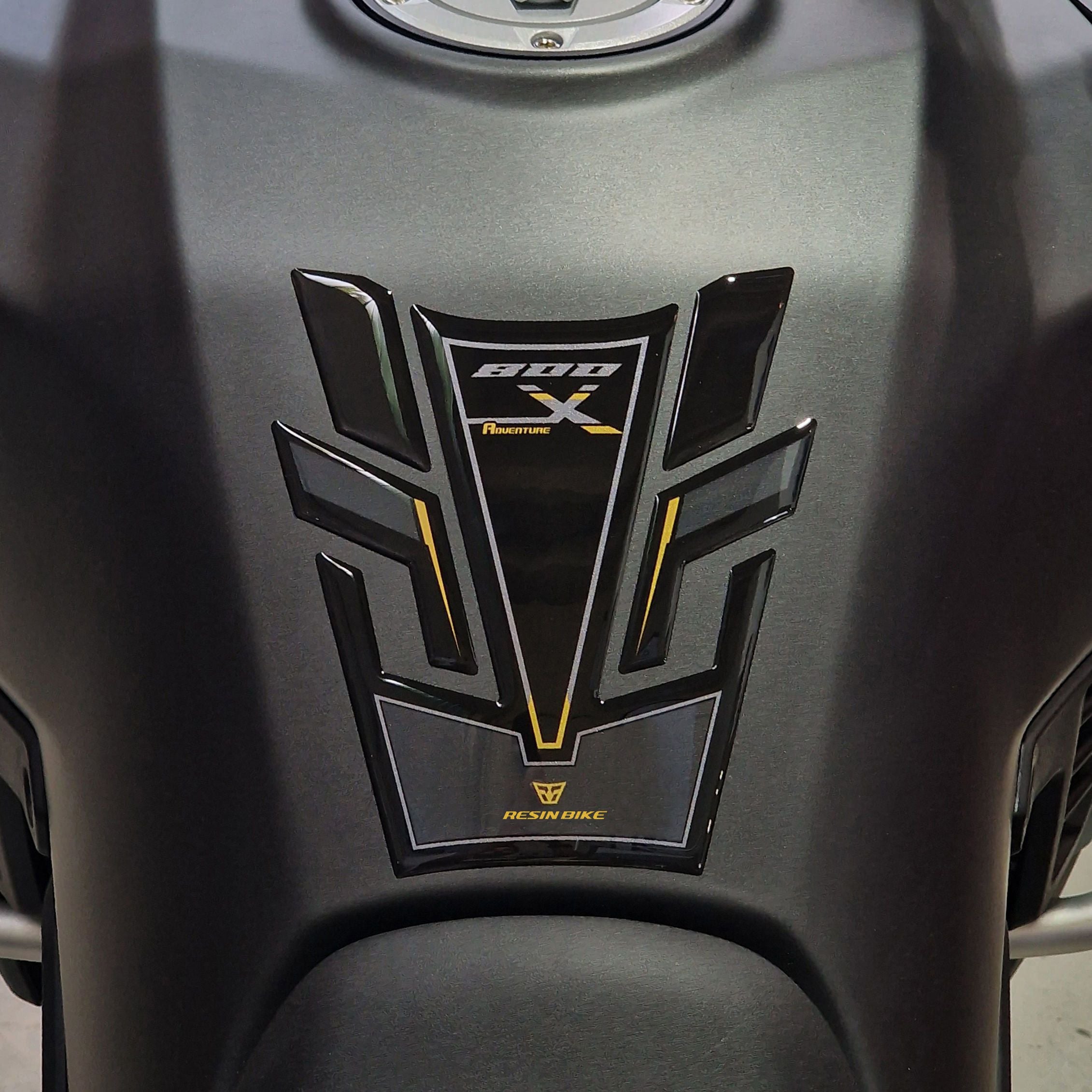 Resin Bike 3D Motorcycle Stickers - Tank Pad | Kove 800X 2024>2026 RB-1000720400004 -   Pyramid Motorcycle Accessories