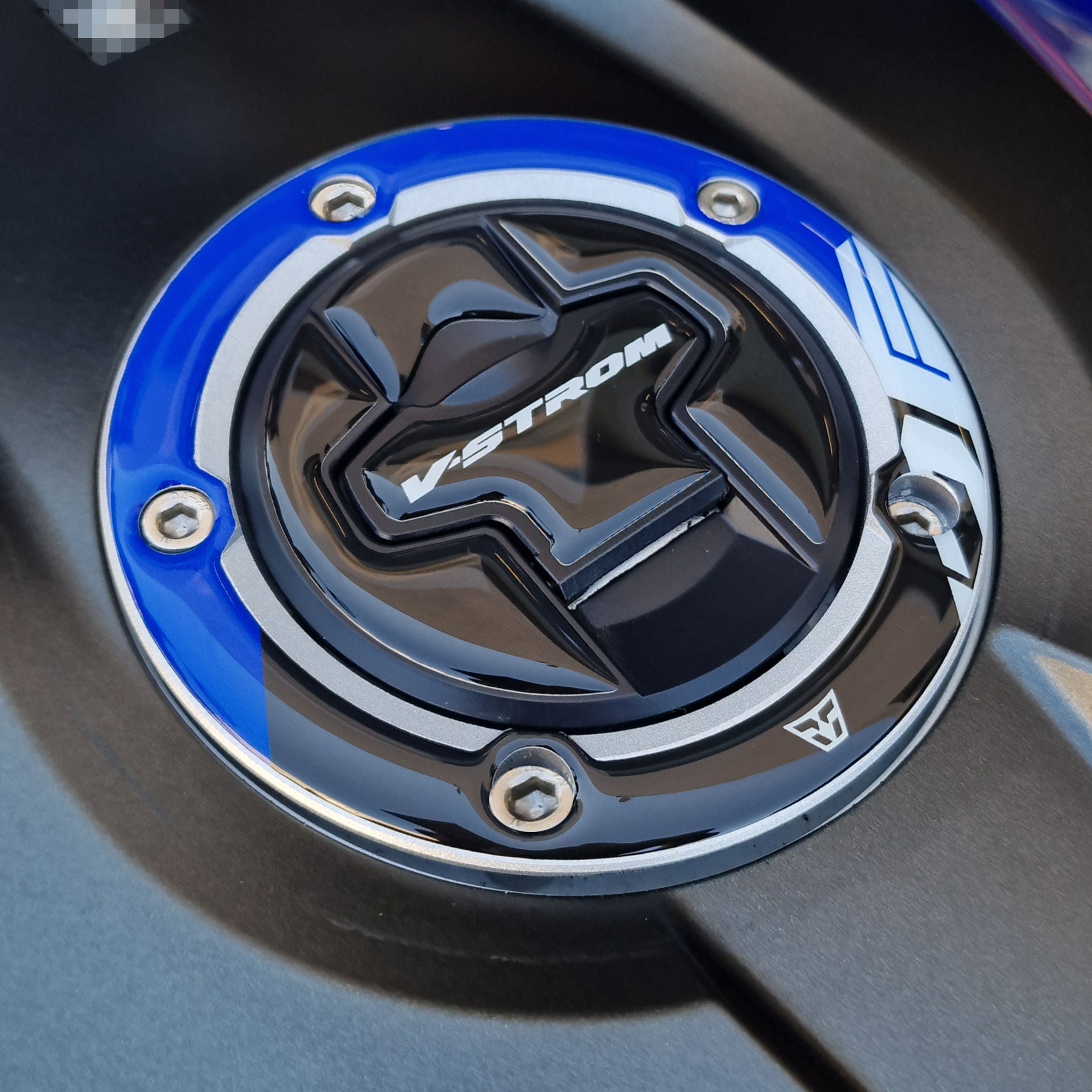 Resin Bike 3D Motorcycle Stickers - Fuel Cap | Suzuki V-Strom 1050DE 2023>2024 -   Pyramid Motorcycle Accessories