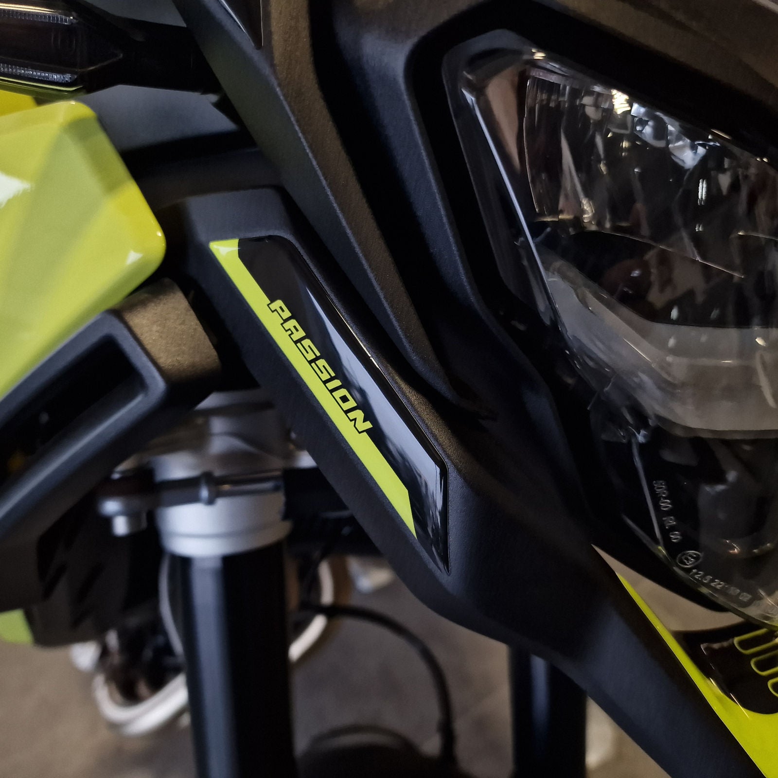 Resin Bike 3D Motorcycle Stickers - Beak | BMW F 900 GS 2024>2026 RB-1000745000005 -   Pyramid Motorcycle Accessories