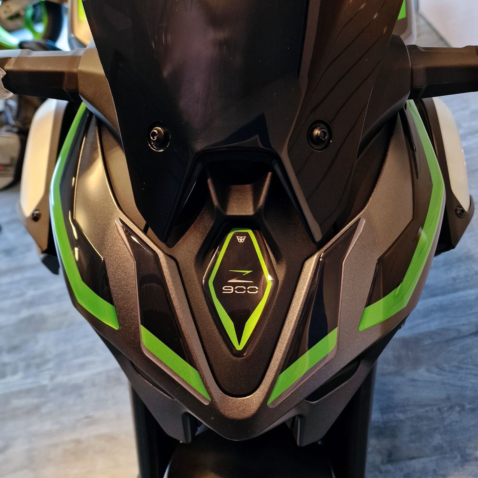 Resin Bike 3D Motorcycle Stickers - Front Fender | Kawasaki Z 900 2025>2026 -   Pyramid Motorcycle Accessories