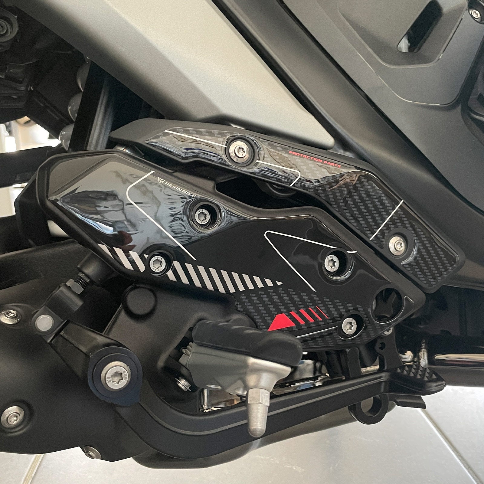 Resin Bike 3D Motorcycle Stickers - Heel Pads | BMW R 1300 R 2025>2026 -   Pyramid Motorcycle Accessories