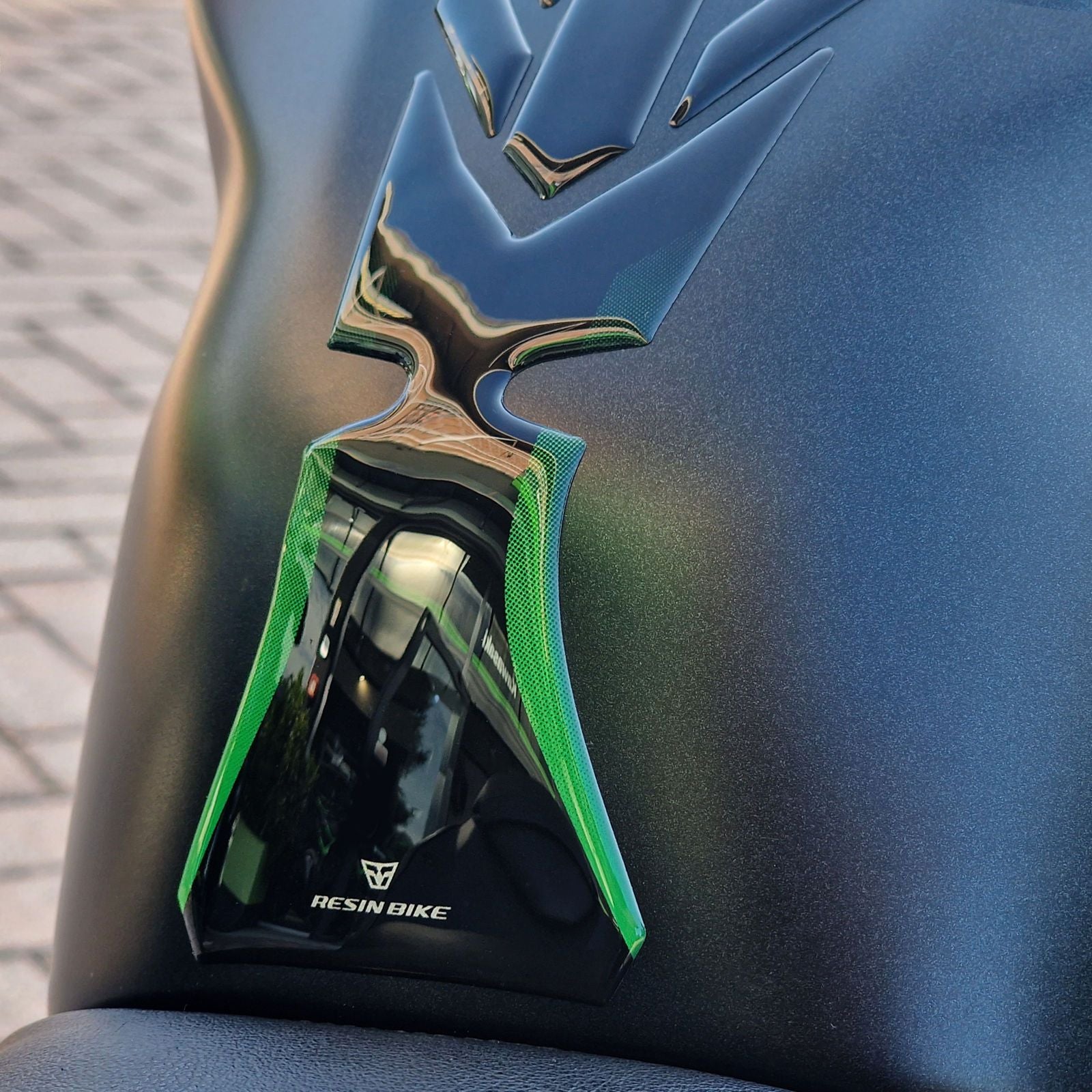 Resin Bike 3D Motorcycle Stickers - Tank Pad | Kawasaki Z 500 2024>2026 -   Pyramid Motorcycle Accessories