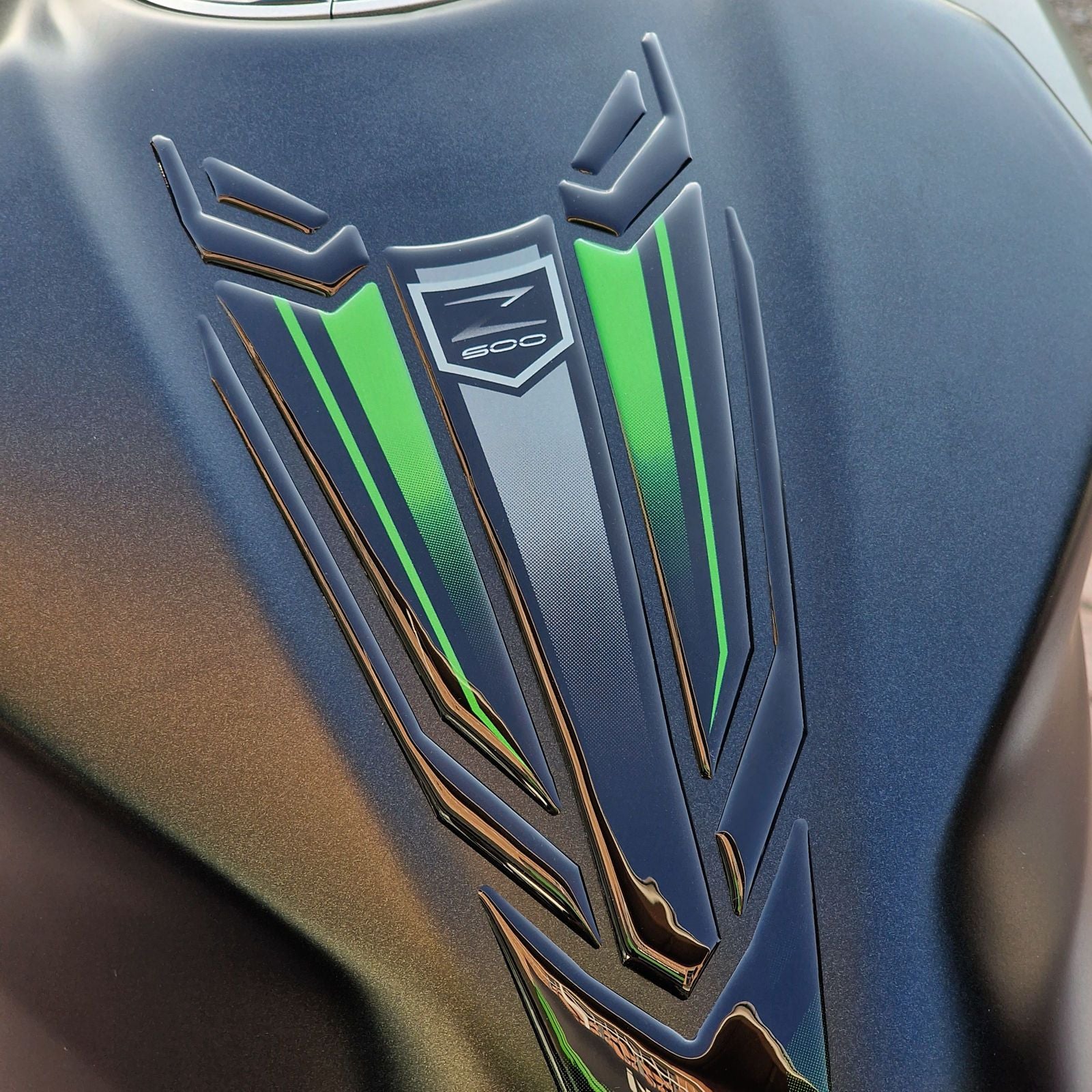 Resin Bike 3D Motorcycle Stickers - Tank Pad | Kawasaki Z 500 2024>2026 -   Pyramid Motorcycle Accessories