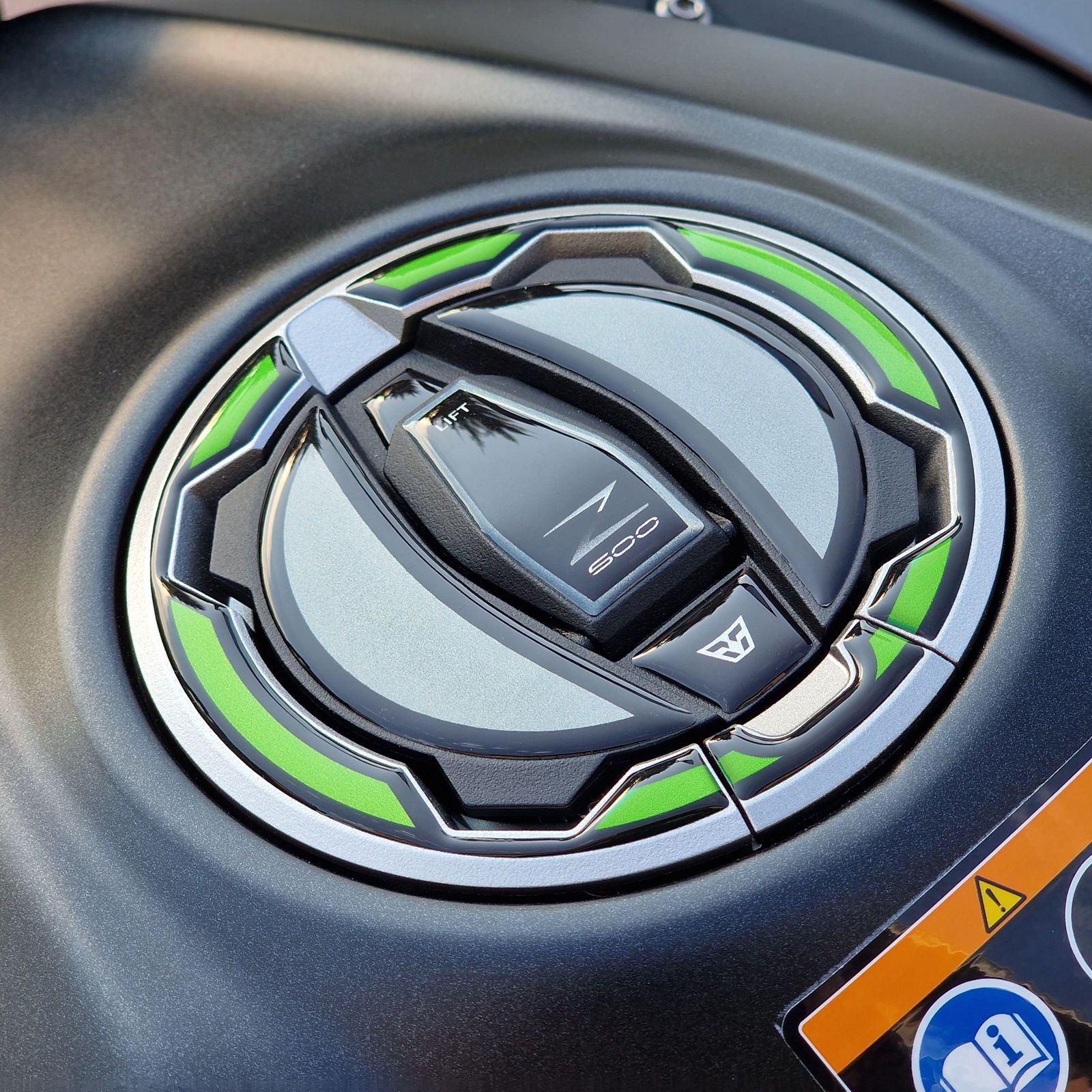 Resin Bike 3D Motorcycle Stickers - Fuel Cap | Kawasaki Z 500 2024>2026 -   Pyramid Motorcycle Accessories