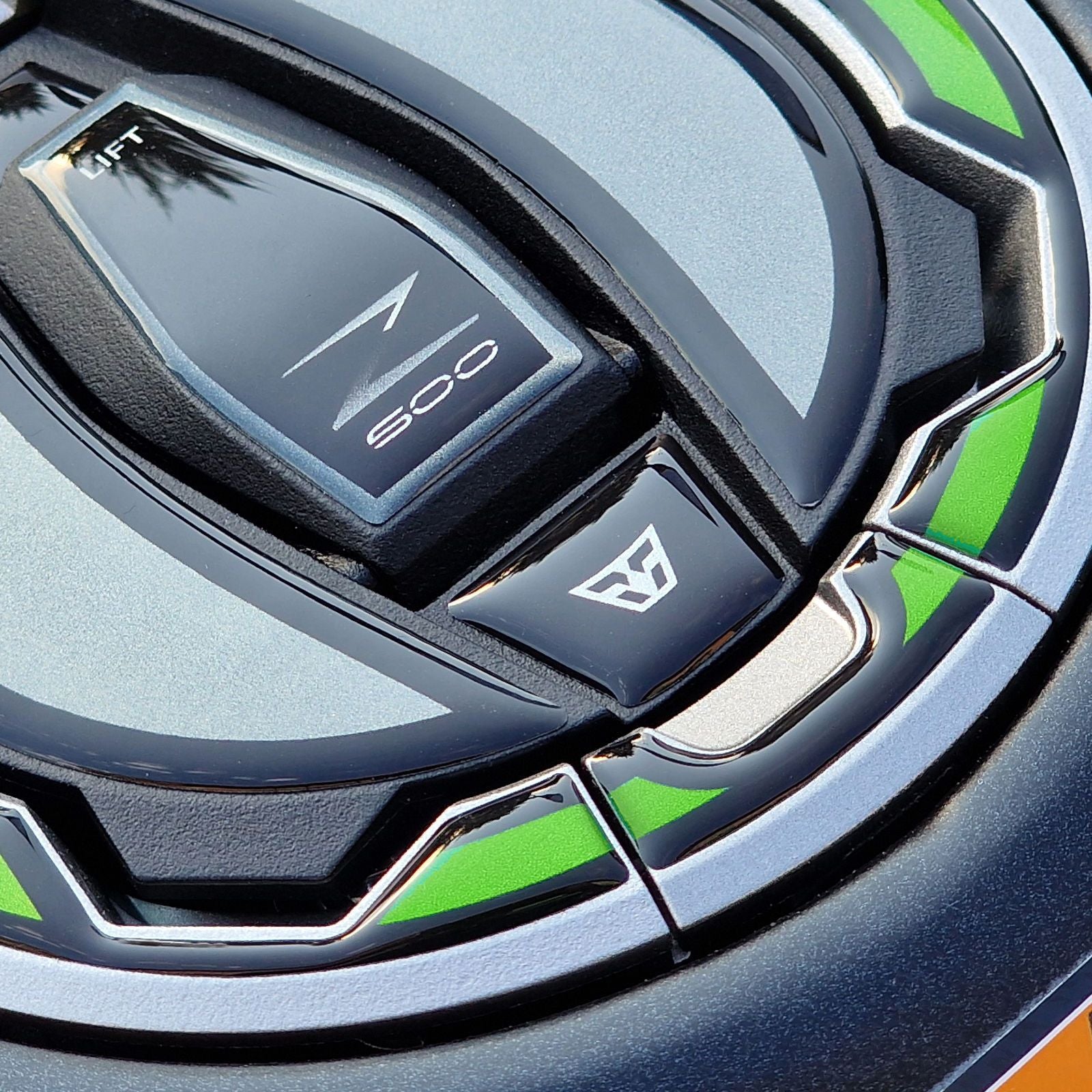 Resin Bike 3D Motorcycle Stickers - Fuel Cap | Kawasaki Z 500 2024>2026 -   Pyramid Motorcycle Accessories