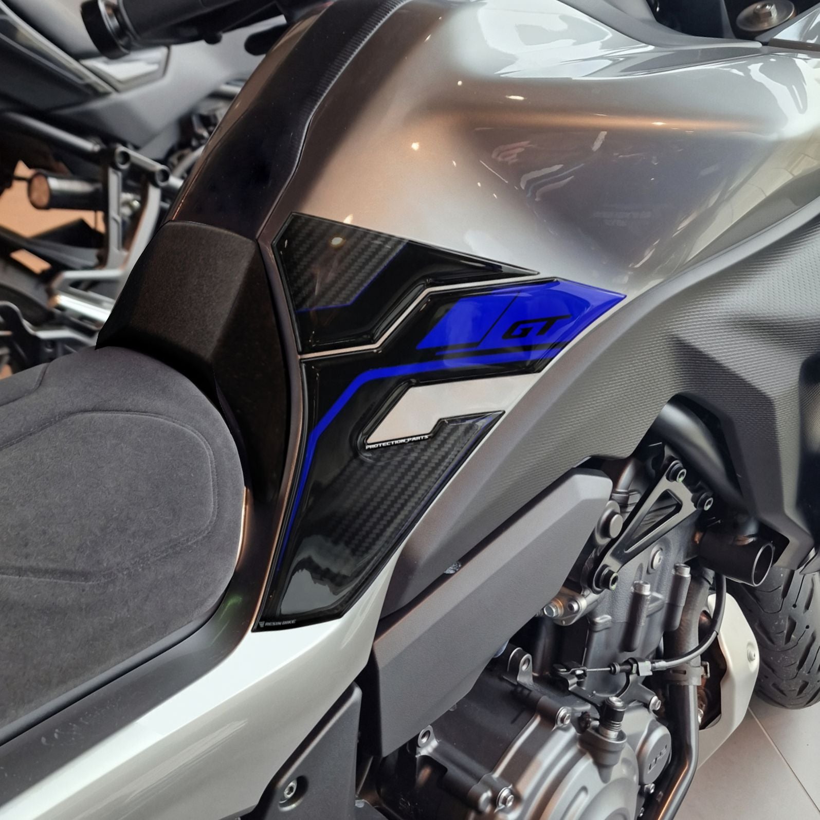 Resin Bike Stickers 3D Compatible with Tank Side | Yamaha Tracer 7 Gt 2025>2026
