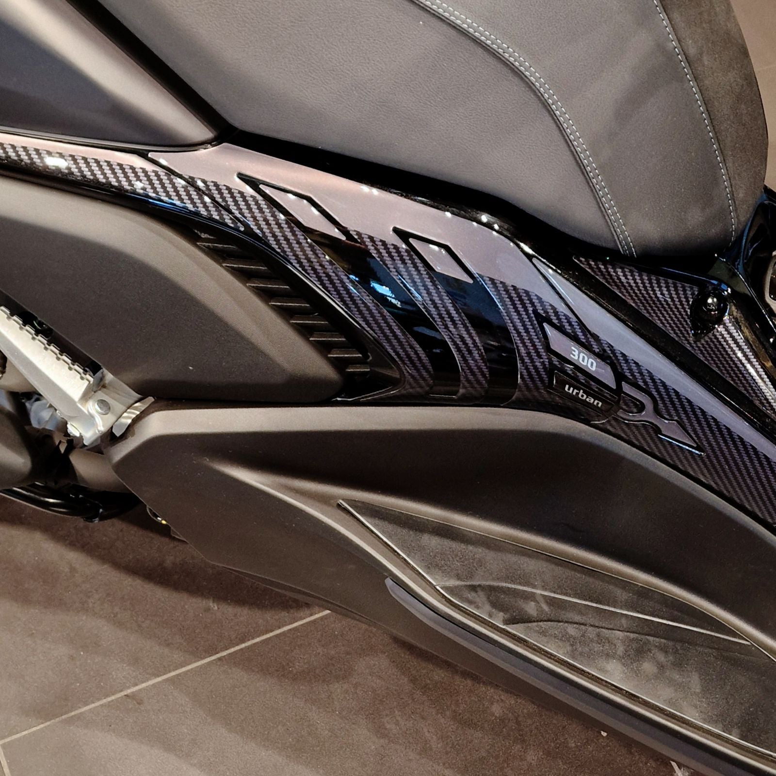 Resin Bike 3D Stickers Compatible with Boomerang Fairing | Yamaha Xmax 300/125 2021>2026 RB-1000816900005