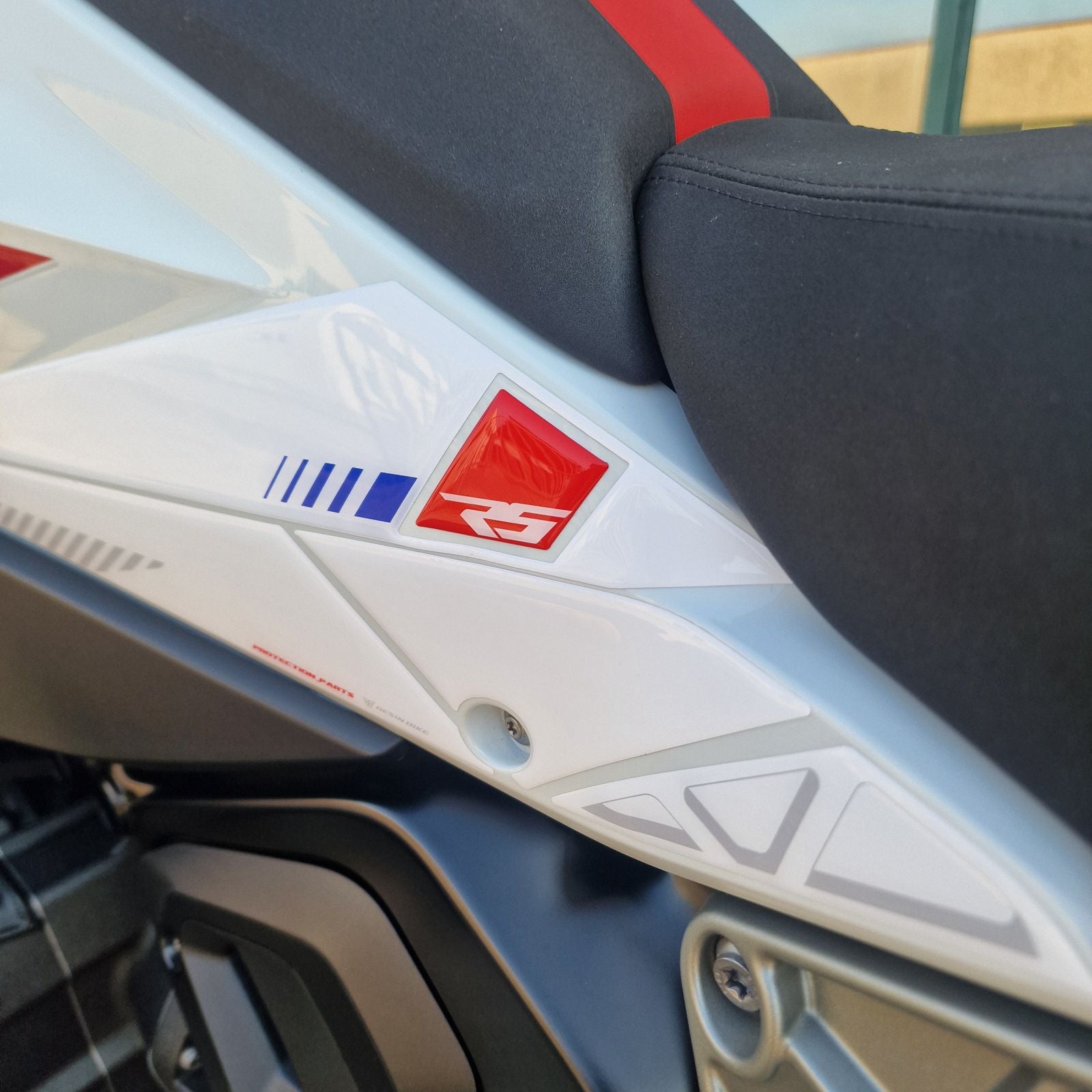 Resin Bike Motorcycle Stickers 3D Compatible with Tank Side | BMW R 1300 RS 2025>2026