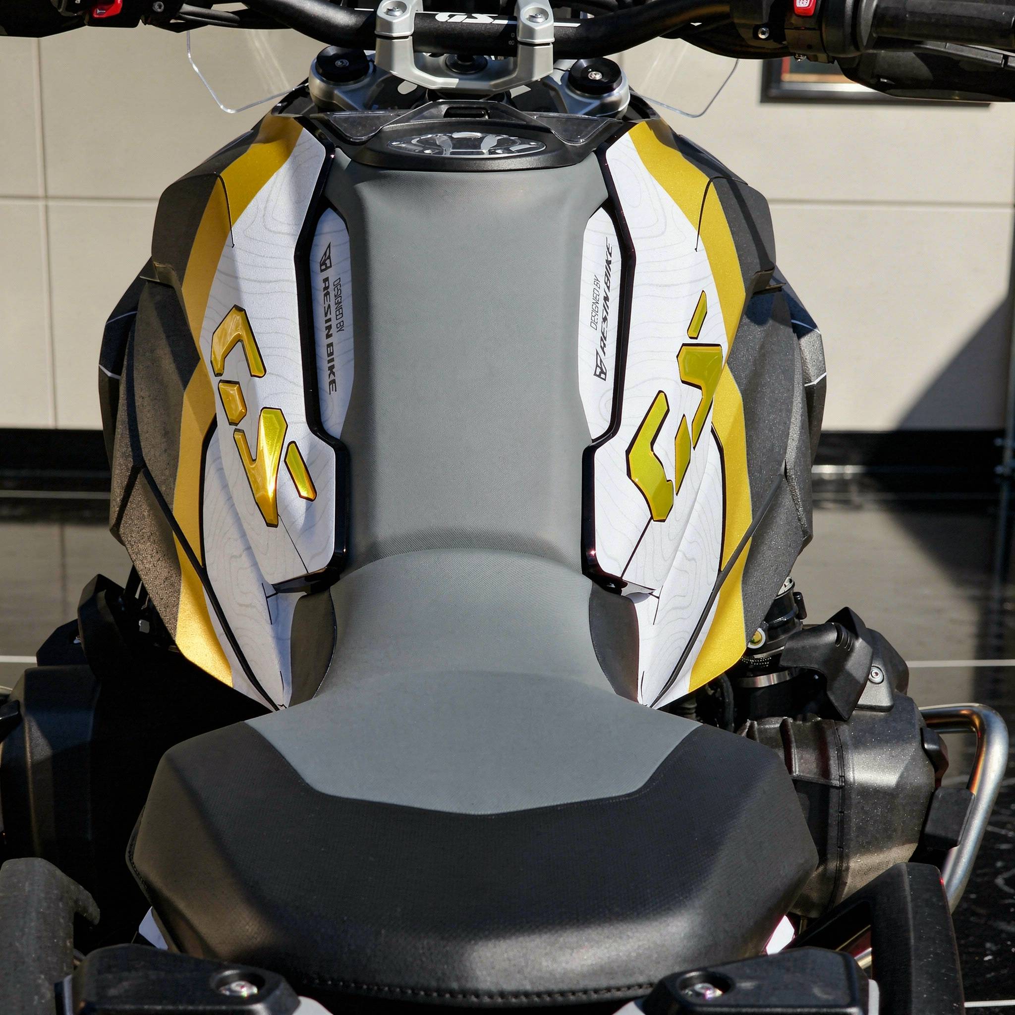 Resin Bike Rough Crystal Graphic Kit Full Tank Grip | BMW R 1300 GS 2023>2026