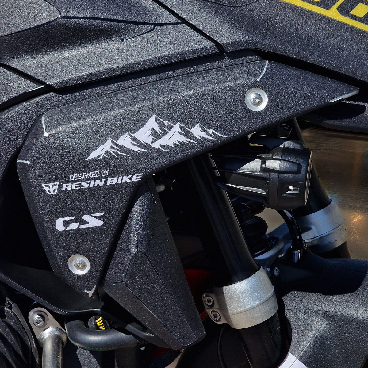 Resin Bike Rough Crystal Graphic Kit Full Tank Grip | BMW R 1300 GS 2023>2026