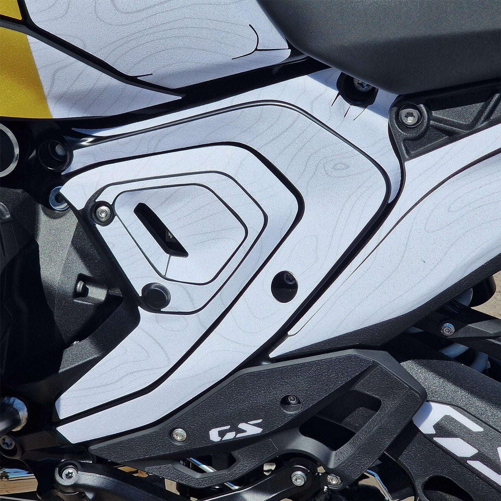 Resin Bike Rough Crystal Graphic Kit Full Tank Grip | BMW R 1300 GS 2023>2026