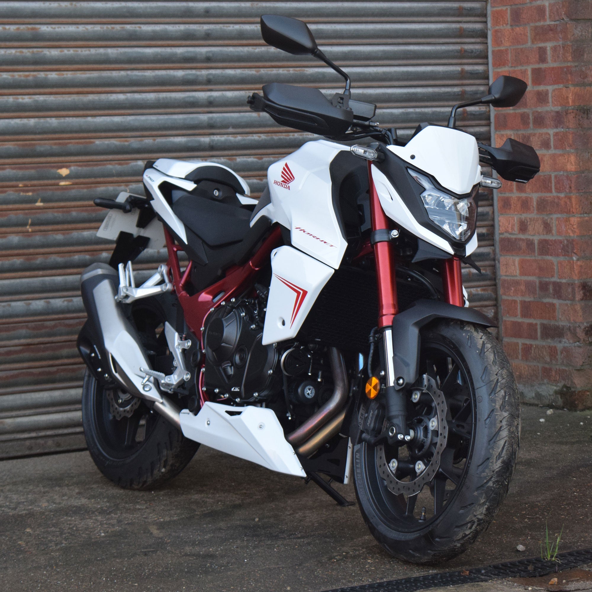 Pyramid Radiator Cheeks | Mattte Pearl Glare White | Honda CB750 Hornet 2025>Current -   Pyramid Motorcycle Accessories