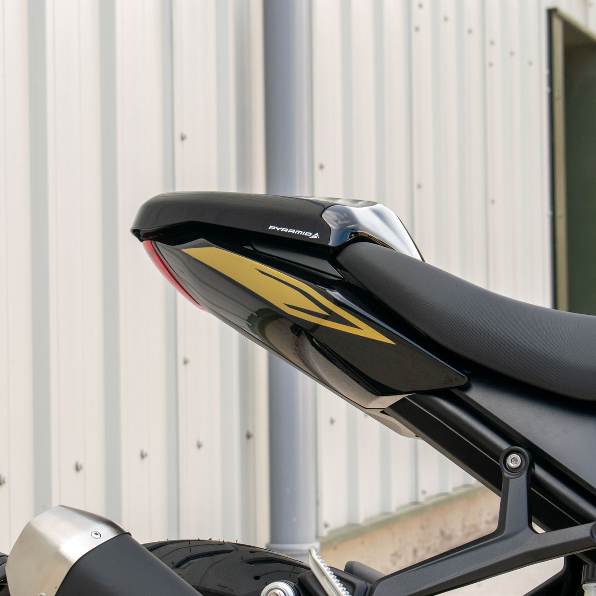 Pyramid Decals | Gold Rear Panel Decals | Triumph Trident 800 2026>Current