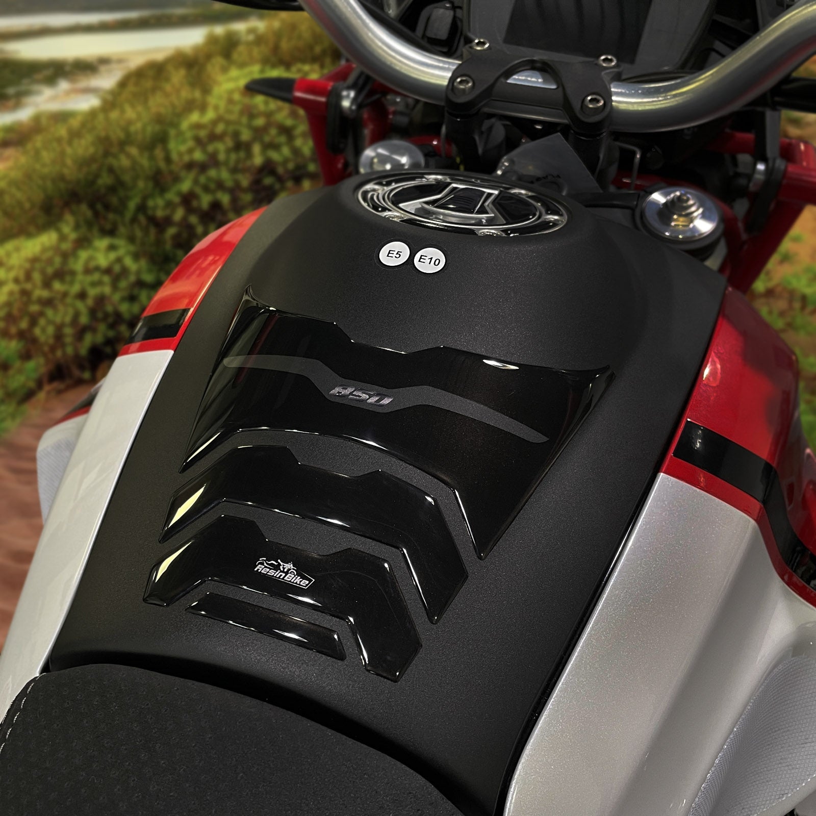Resin Bike 3D Motorcycle Stickers - Tank Pad | Moto Guzzi V85 TT 2021>2026 -   Pyramid Motorcycle Accessories