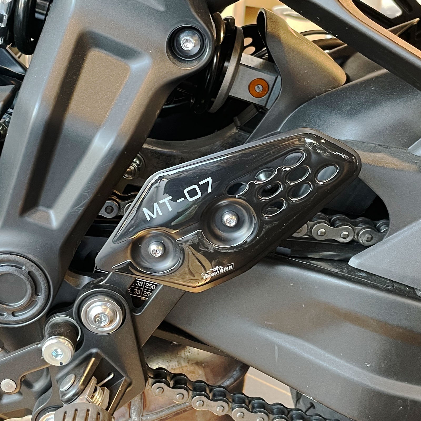 Resin Bike 3D Motorcycle Stickers - Heel Pads | Yamaha MT-07 2021>2024 -   Pyramid Motorcycle Accessories