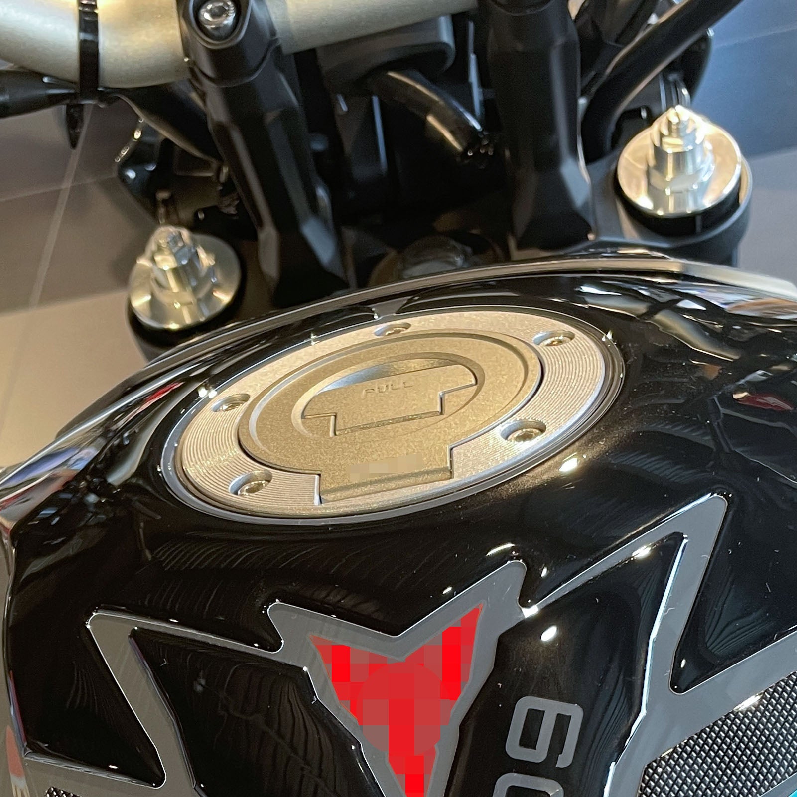 Resin Bike 3D Motorcycle Stickers - Fuel Cap | Yamaha MT-09 2021>2023 RB-1000459200005 -   Pyramid Motorcycle Accessories