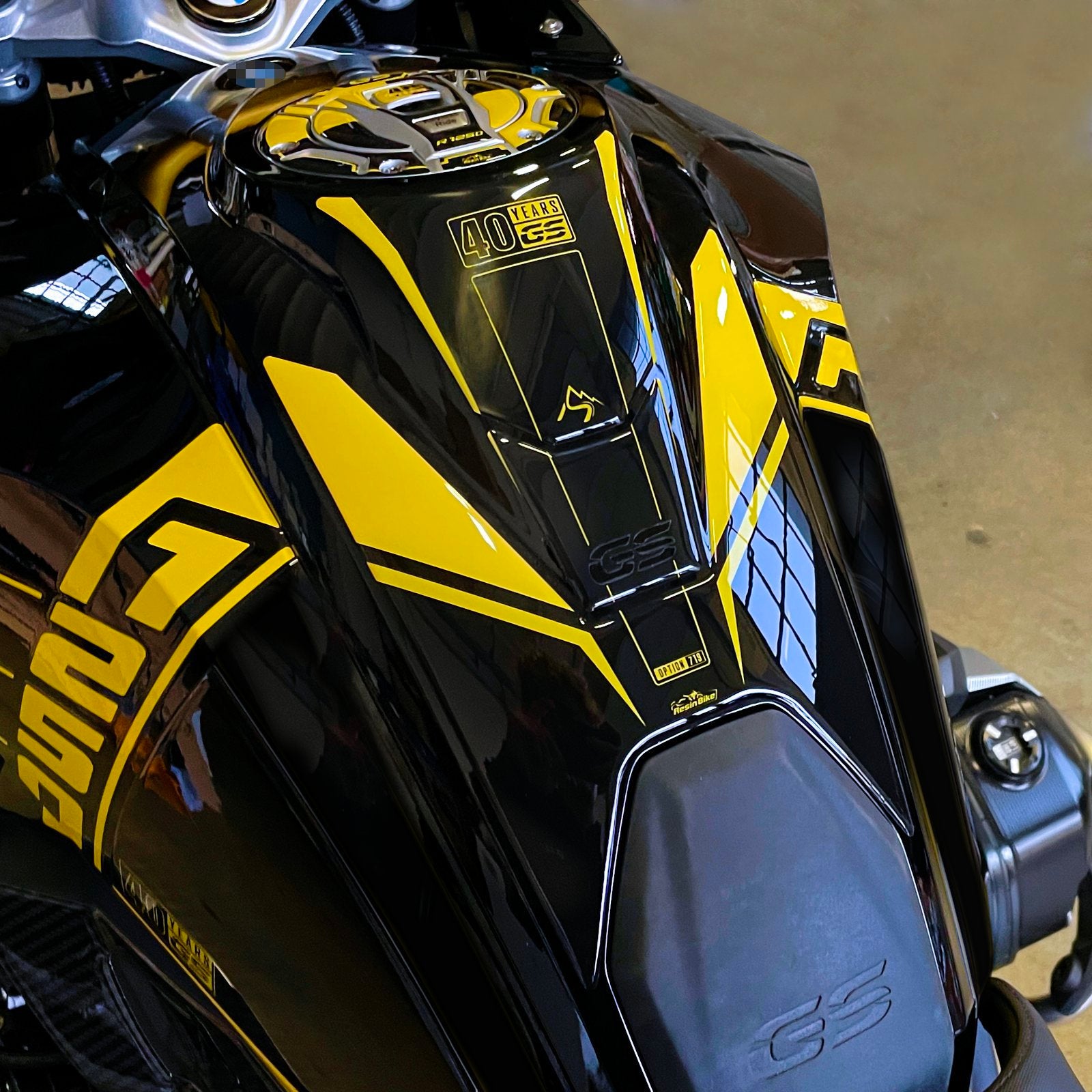 Resin Bike 3D Motorcycle Stickers - Tank Pad | BMW R 1250 GS 2021>2024 RB-1000461300007 -   Pyramid Motorcycle Accessories