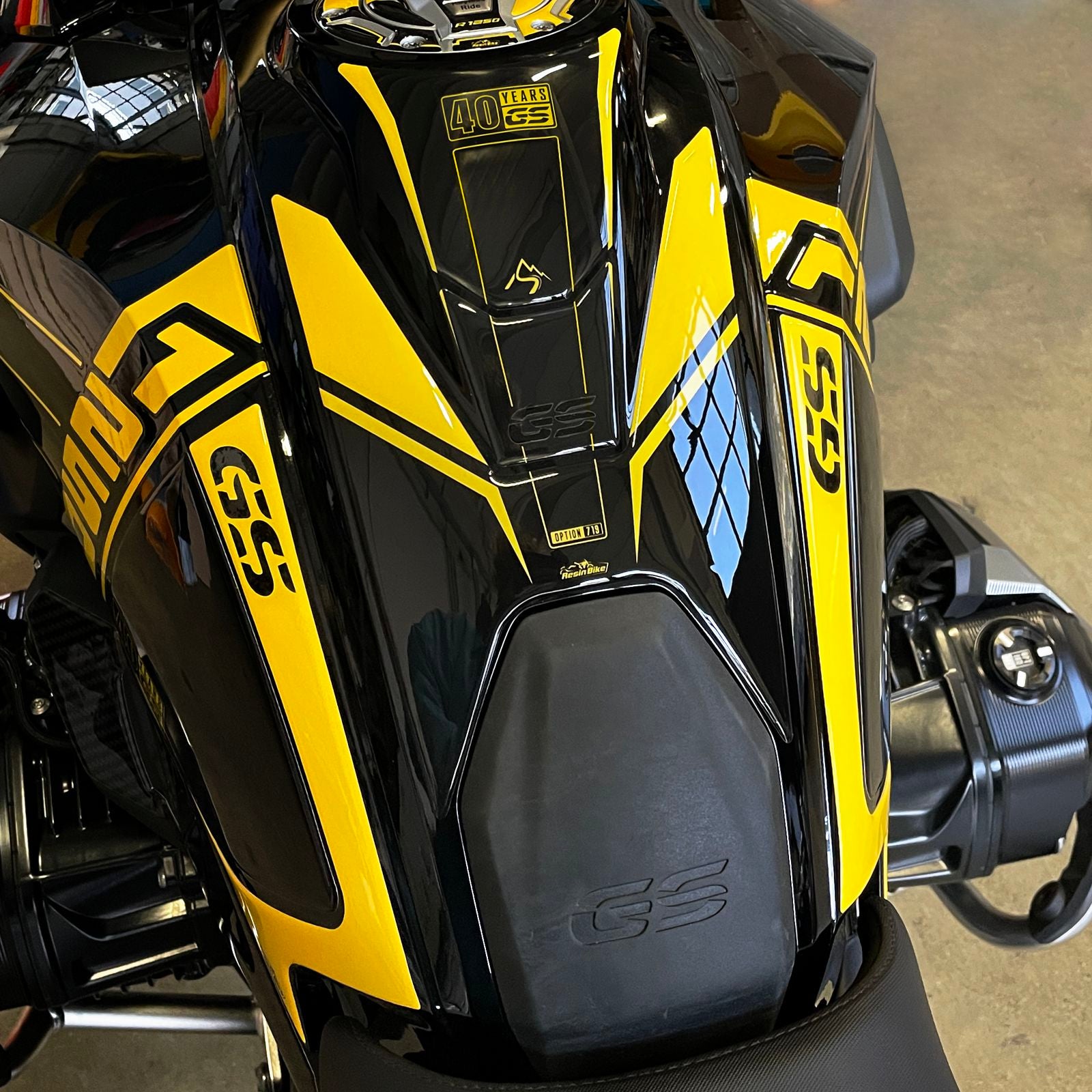 Resin Bike 3D Motorcycle Stickers - Tank Pad | BMW R 1250 GS 2021>2024 RB-1000461300007 -   Pyramid Motorcycle Accessories