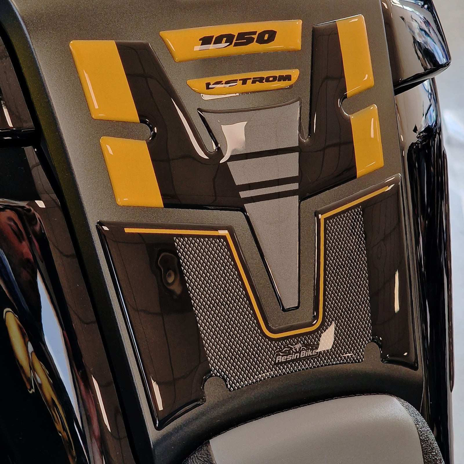 Resin Bike 3D Motorcycle Stickers - Tank Pad | Suzuki V-Strom 1050 / 1050XT 2020>2023 RB-1000466900004 -   Pyramid Motorcycle Accessories