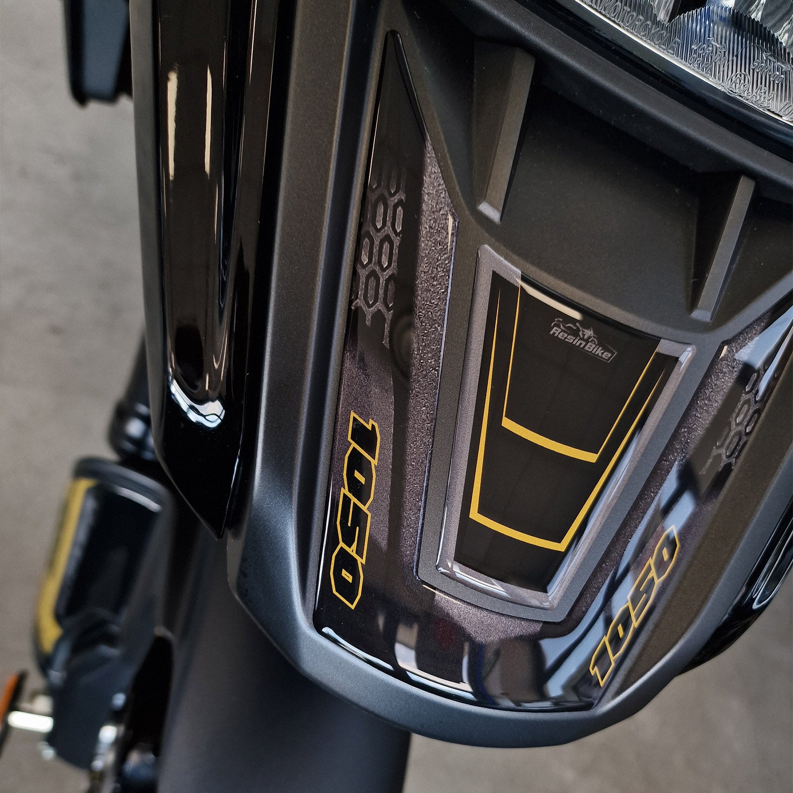 Resin Bike 3D Motorcycle Stickers - Beak | Suzuki V-Strom 1050 / 1050XT 2020>2023 RB-1000467000000 -   Pyramid Motorcycle Accessories
