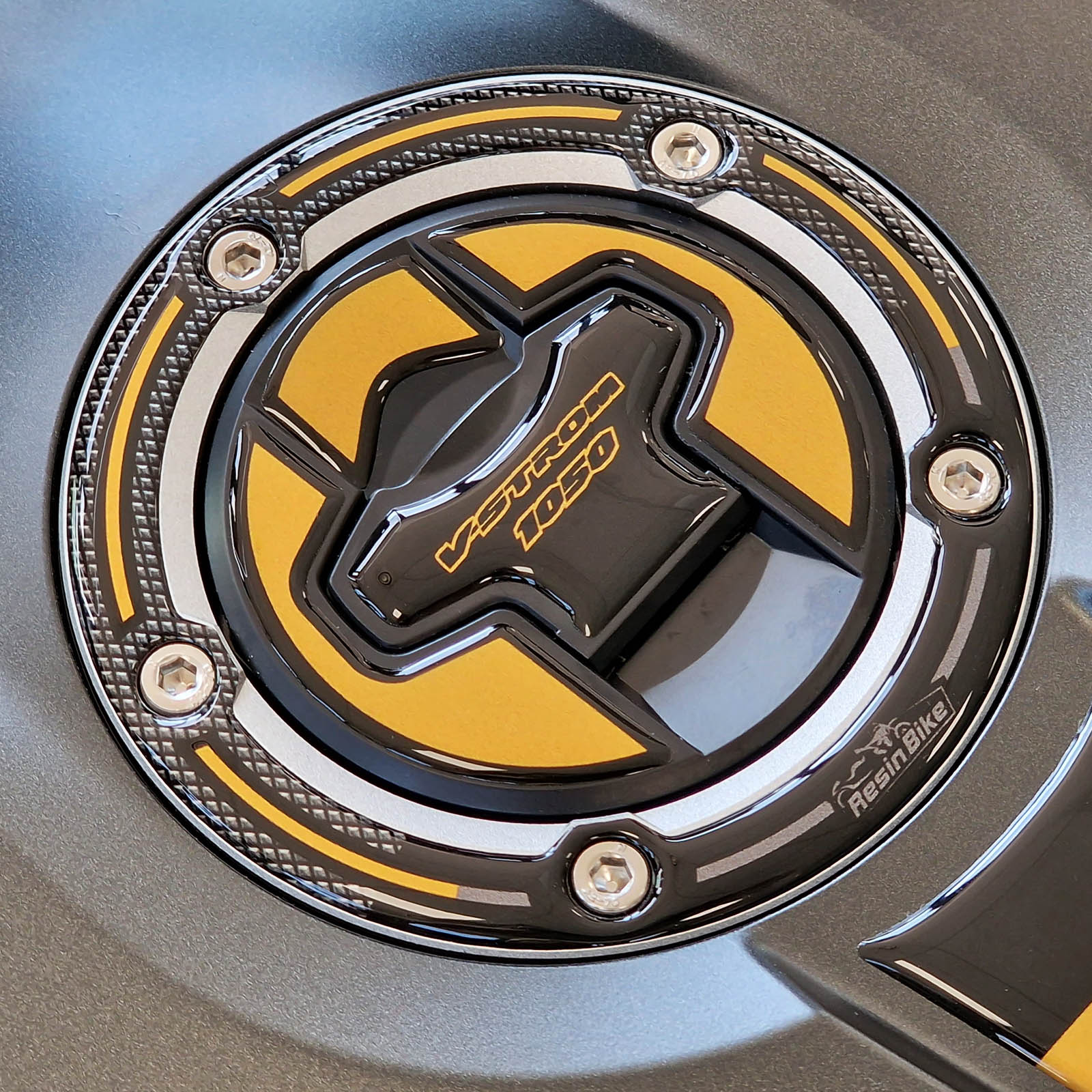 Resin Bike 3D Motorcycle Stickers - Fuel Cap | Suzuki V-Strom 1050 / 1050XT 2020>2023 RB-1000467100007 -   Pyramid Motorcycle Accessories