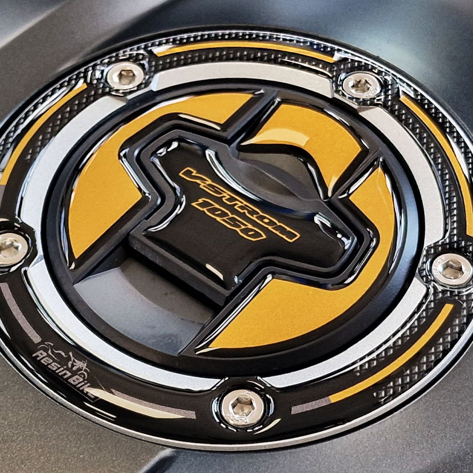Resin Bike 3D Motorcycle Stickers - Fuel Cap | Suzuki V-Strom 1050 / 1050XT 2020>2023 RB-1000467100007 -   Pyramid Motorcycle Accessories