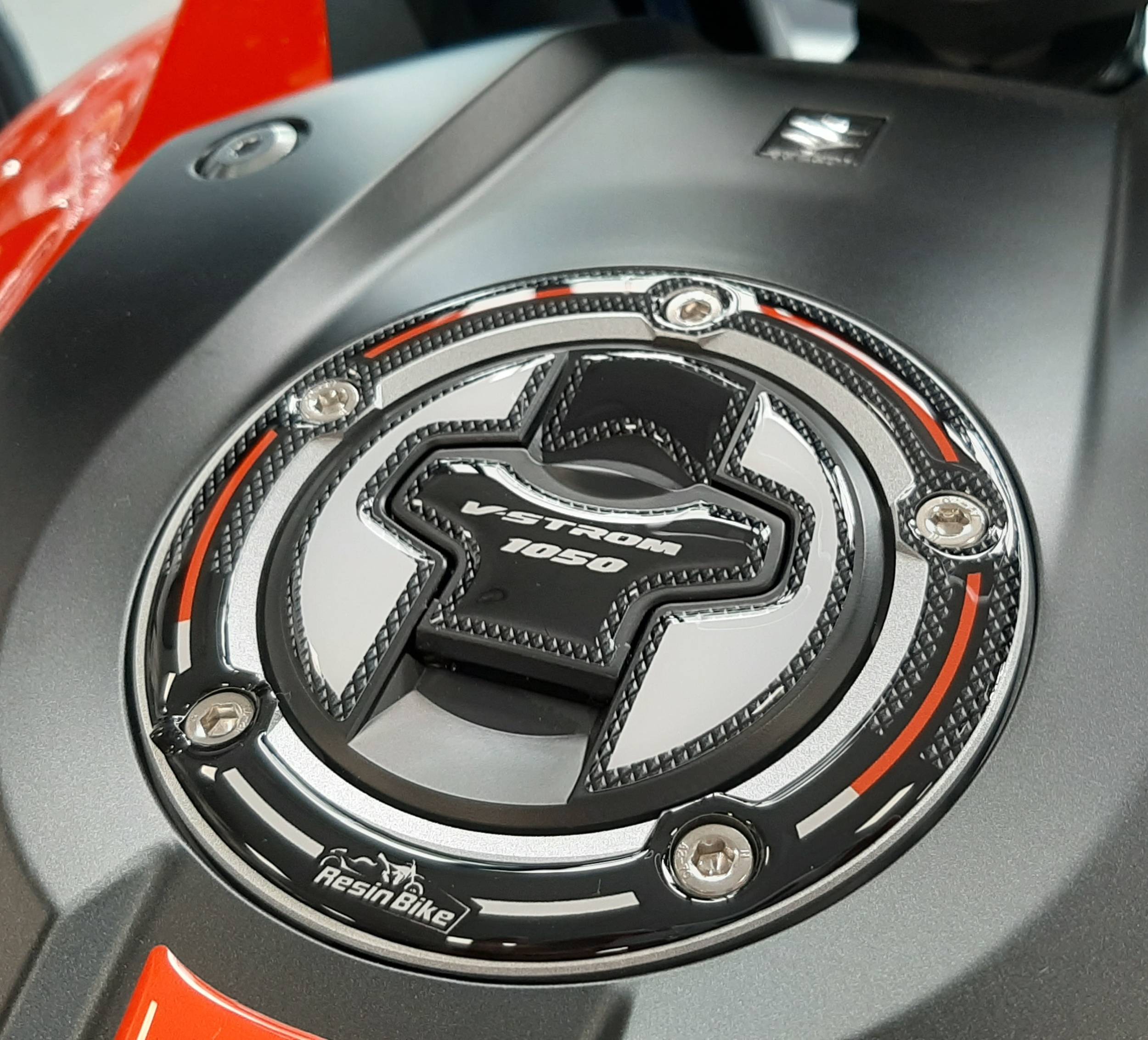 Resin Bike 3D Motorcycle Stickers - Fuel Cap | Suzuki V-Strom 1050 / 1050XT 2020>2023 RB-1000140300007 -   Pyramid Motorcycle Accessories