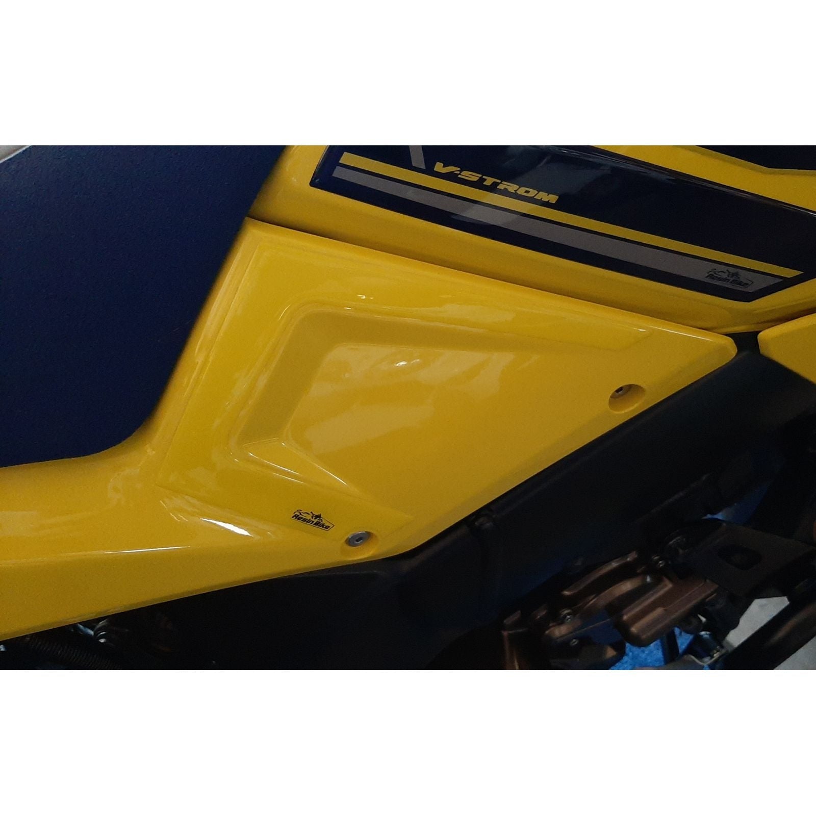 Resin Bike 3D Motorcycle Stickers - Tank Sides | Suzuki V-Strom 1050 / 1050XT 2020>2023 RB-1000139000000 -   Pyramid Motorcycle Accessories