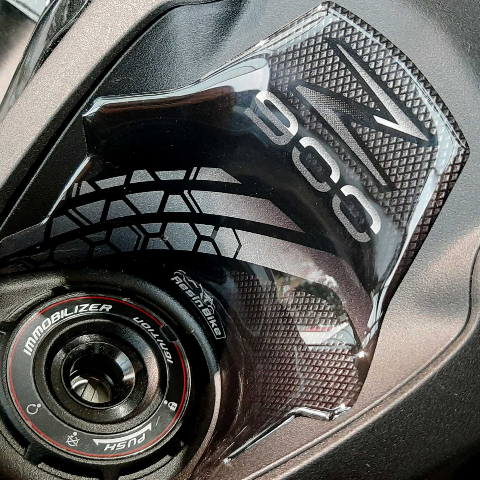 Resin Bike 3D Motorcycle Stickers - Tank Kit | Kawasaki Z 900 2021>2024 RB-1000656600004 -   Pyramid Motorcycle Accessories