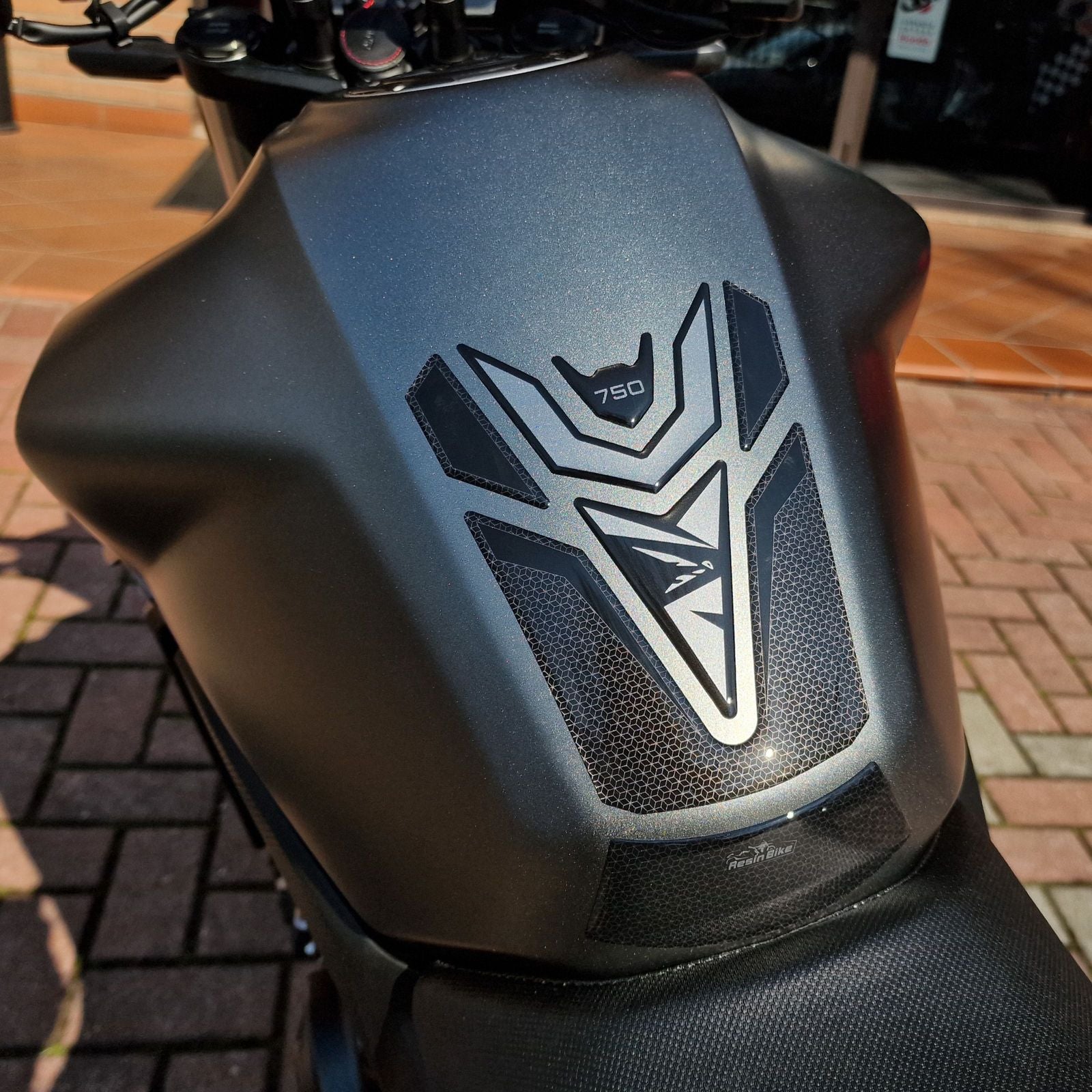 Resin Bike 3D Motorcycle Stickers - Tank Pad | Honda CB 750 Hornet 2023>2025 -   Pyramid Motorcycle Accessories