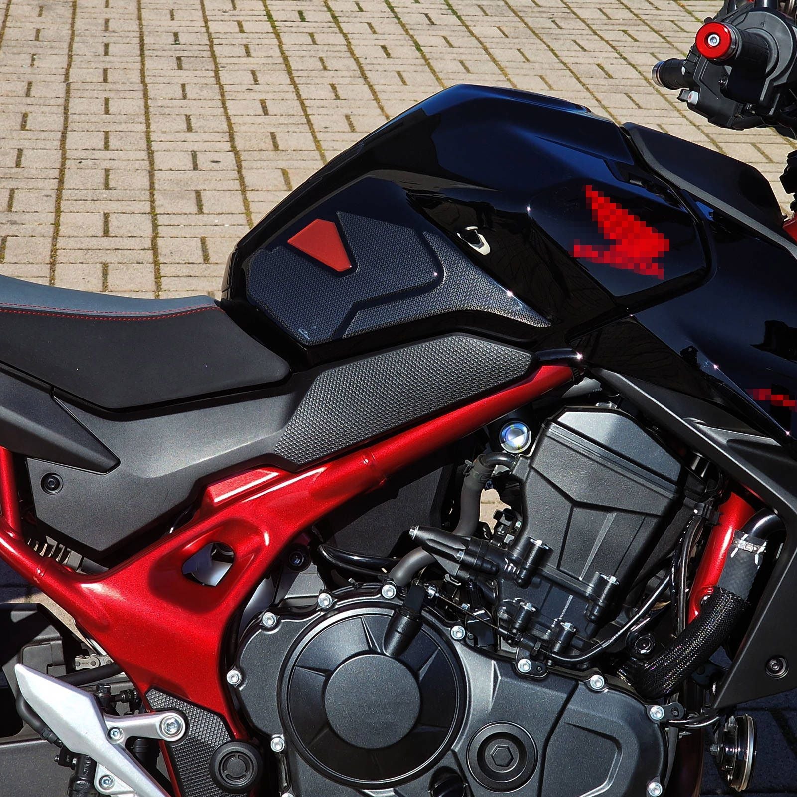 Resin Bike 3D Motorcycle Stickers - Tank Sides | Honda CB750 Hornet 2023>2025 RB-1000666300000 -   Pyramid Motorcycle Accessories