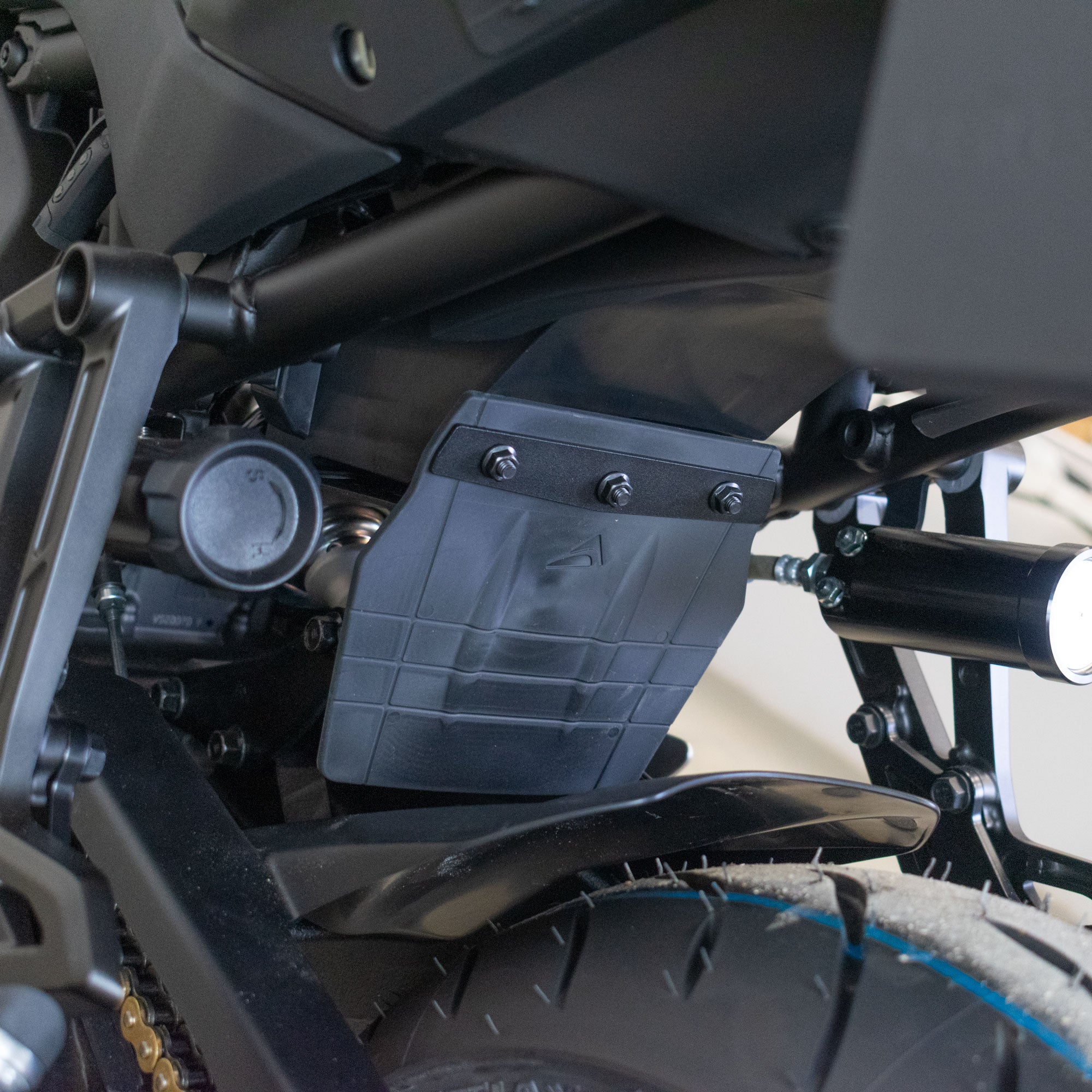 Pyramid Shock Shield | Black | Yamaha MT-09 2024>Current -   Pyramid Motorcycle Accessories