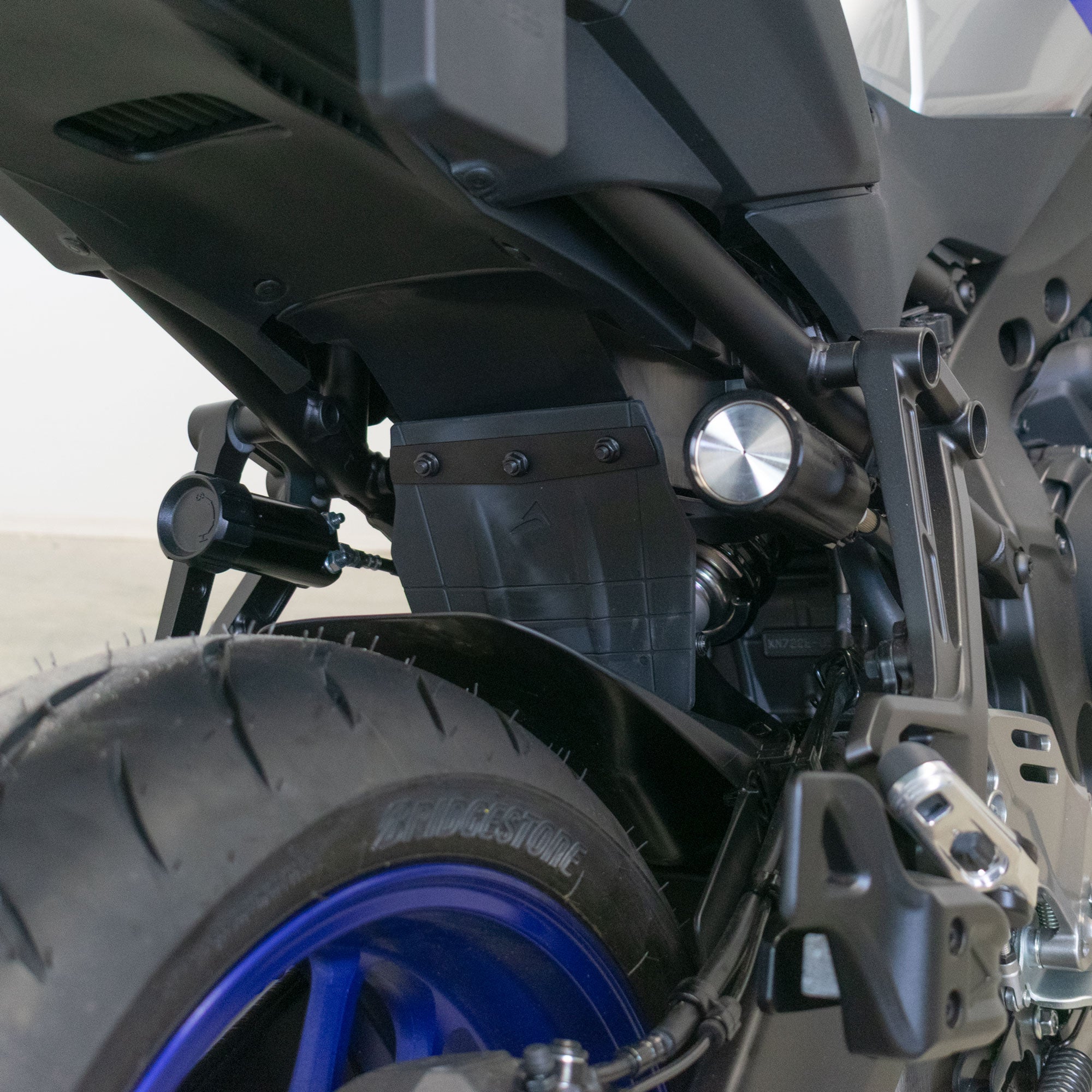 Pyramid Shock Shield | Black | Yamaha MT-09 2024>Current -   Pyramid Motorcycle Accessories