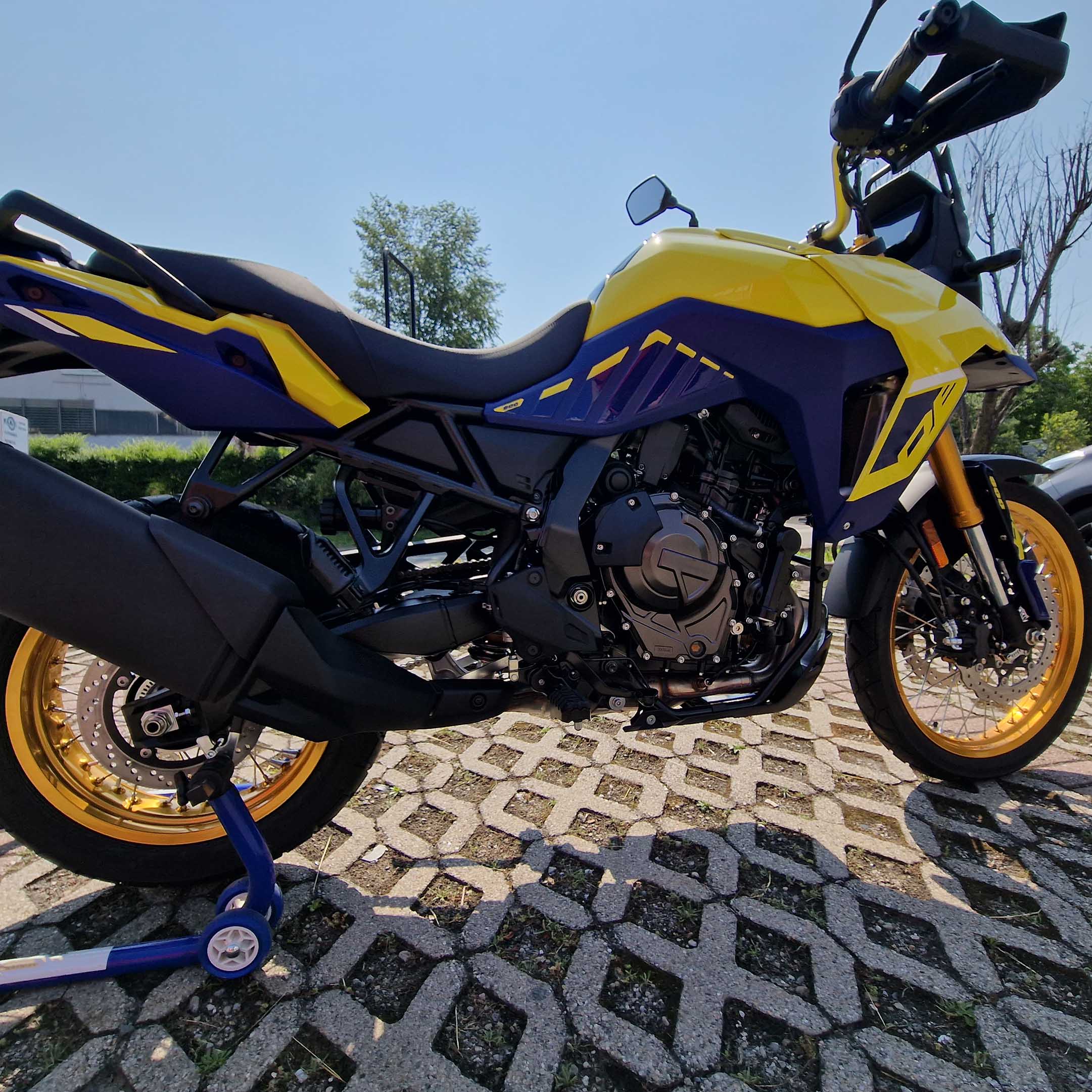 Resin Bike 3D Motorcycle Stickers - Basic Kit | Suzuki V-Strom 800DE 2023>2026 -   Pyramid Motorcycle Accessories