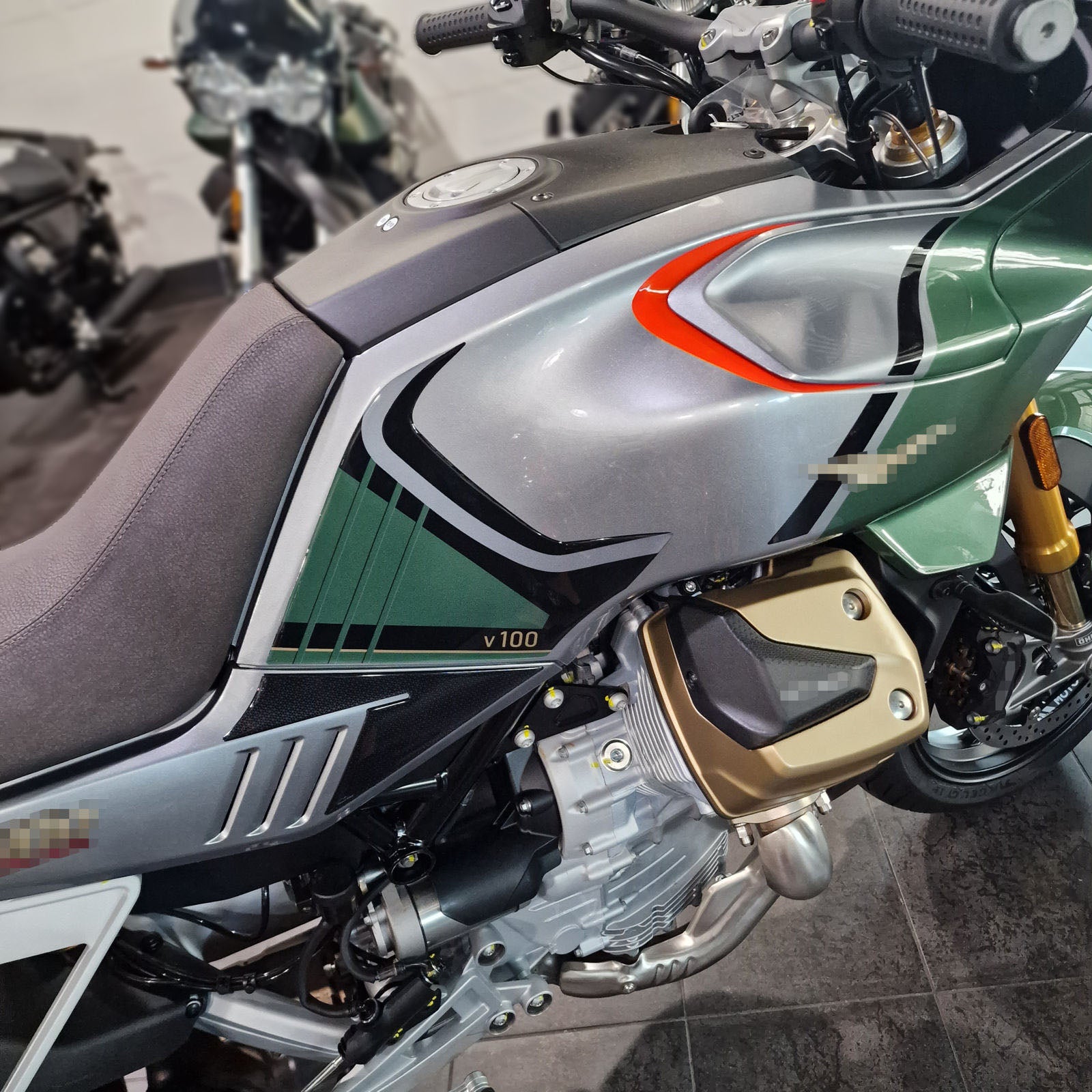 Resin Bike 3D Motorcycle Stickers - Tank Kit | Moto Guzzi V100 Mandello 2022>2025 -   Pyramid Motorcycle Accessories