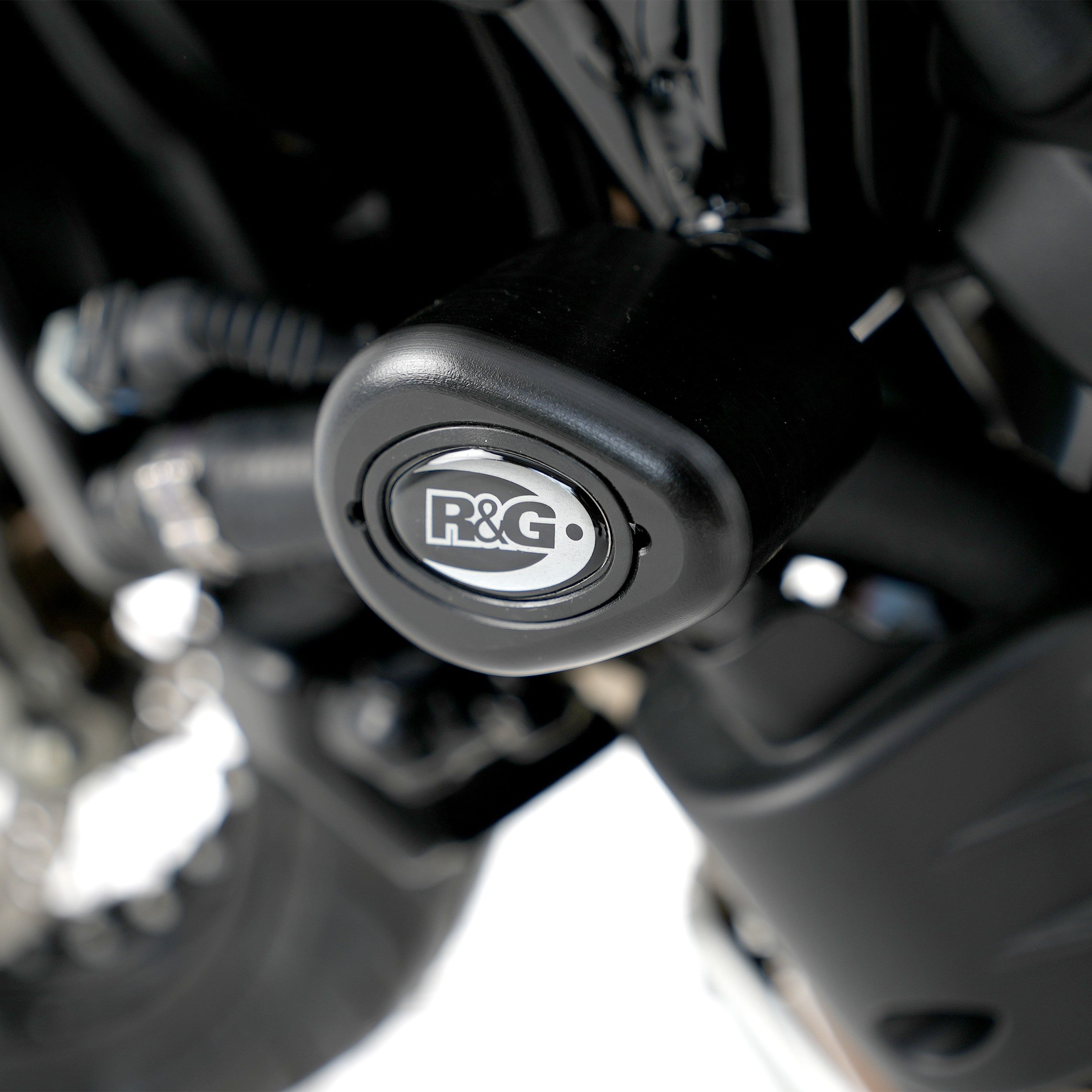 R&G Crash Protectors | White | MV Agusta Turismo Veloce 2017>Current & MV Agusta Dragster 800 2017>2018 & MV Agusta Dragster 800 RR 2021>Current & MV Agusta Brutale 800 RR 2018>2022