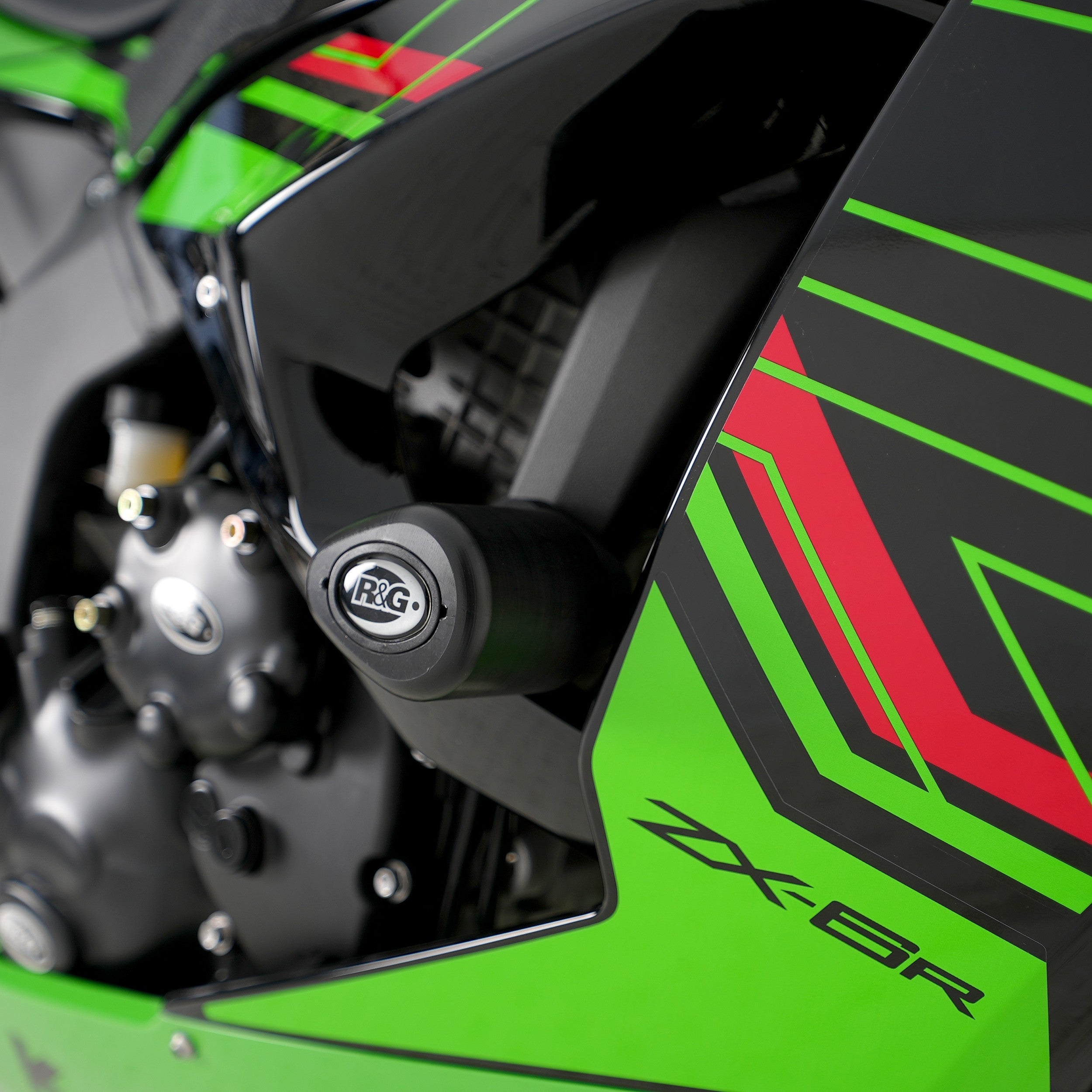 R&G Crash Protectors | White | Kawasaki Ninja ZX6-R 2024>Current