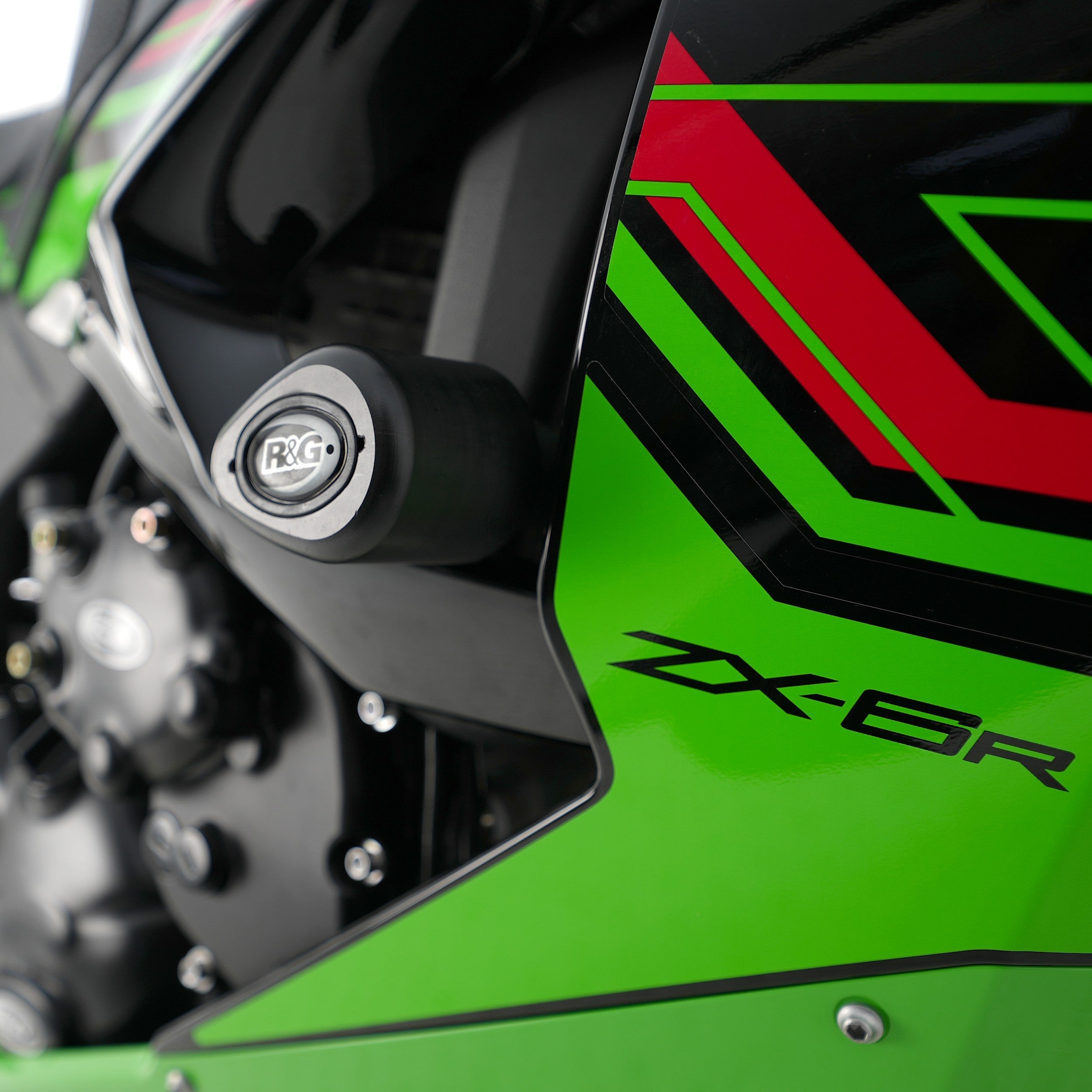 R&G Crash Protectors | White | Kawasaki Ninja ZX6-R 2024>Current