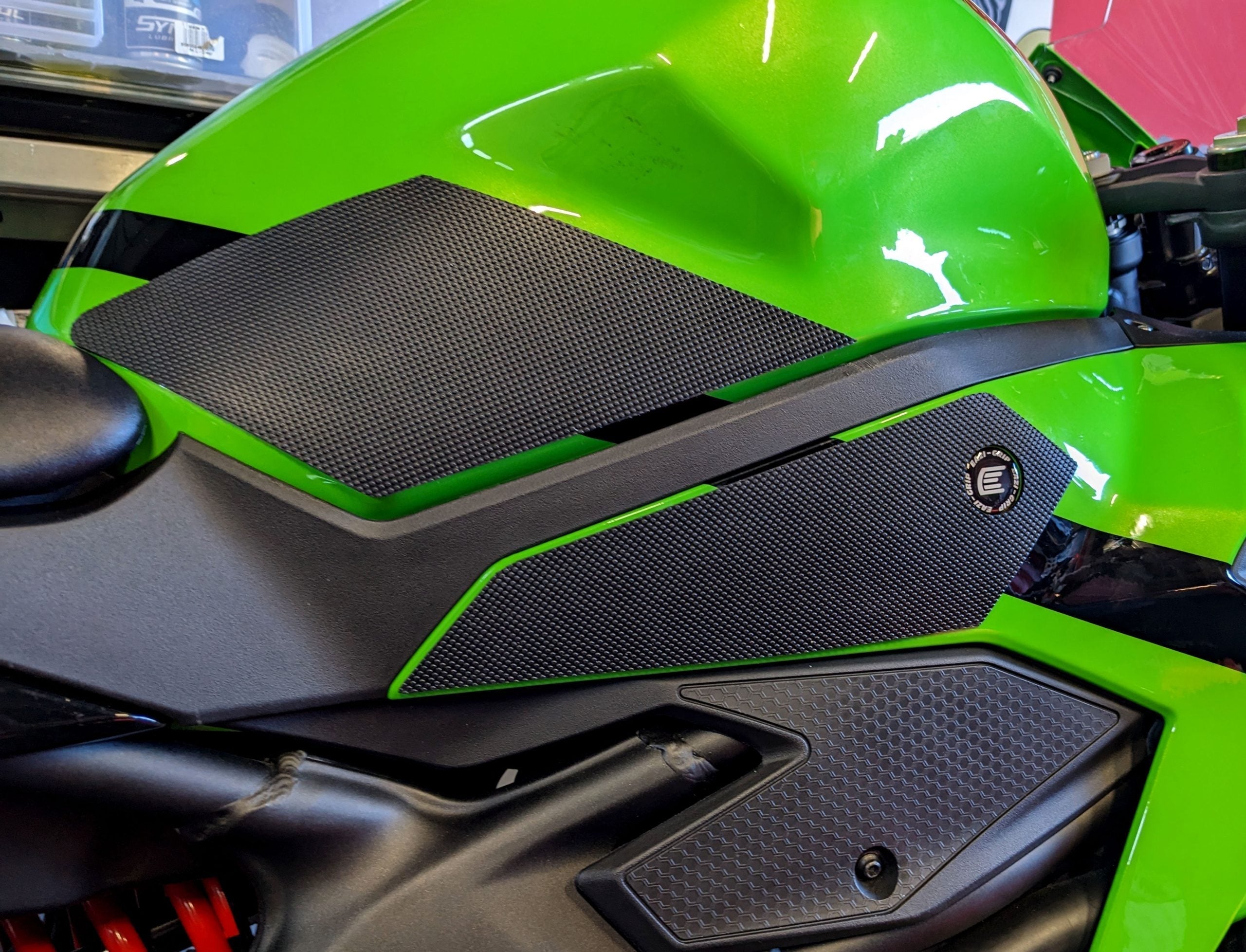 Eazi-Grip Pro Series Tank Grips - Pair | Black | Kawasaki Ninja ZX-4RR 2023>Current -  Shop name