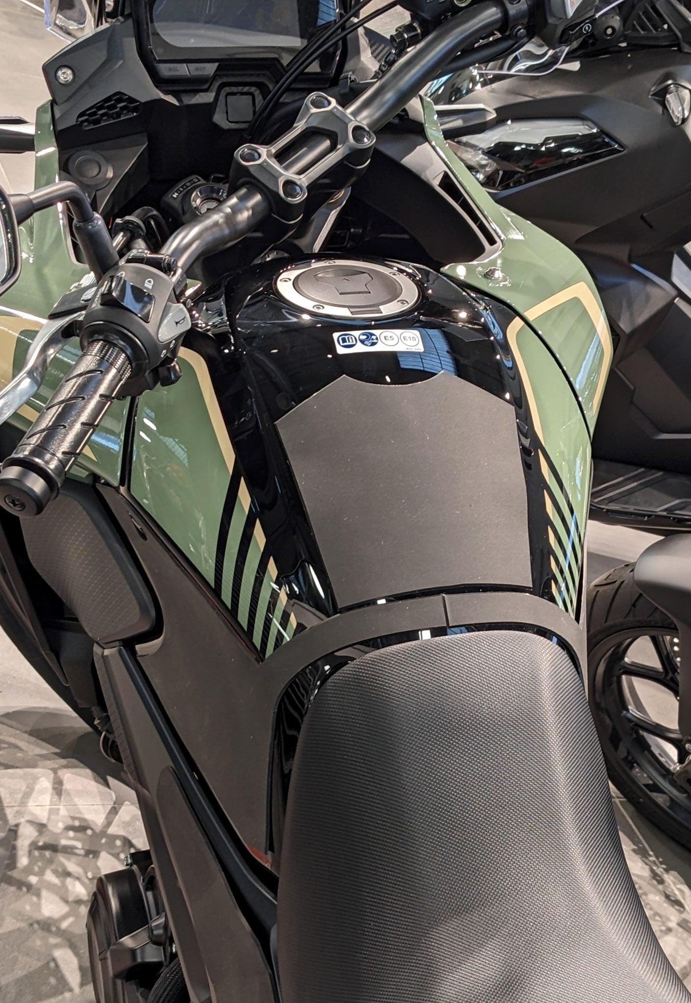 Eazi-Grip Wrap Around Tank Grip | Silicone - Charcoal | Honda CB 500 X 2019>2024 -  Shop name