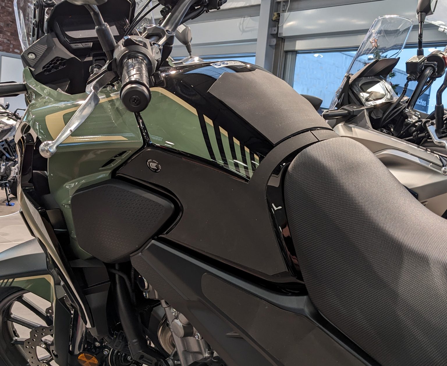 Eazi-Grip Wrap Around Tank Grip | Silicone - Charcoal | Honda CB 500 X 2019>2024 -  Shop name