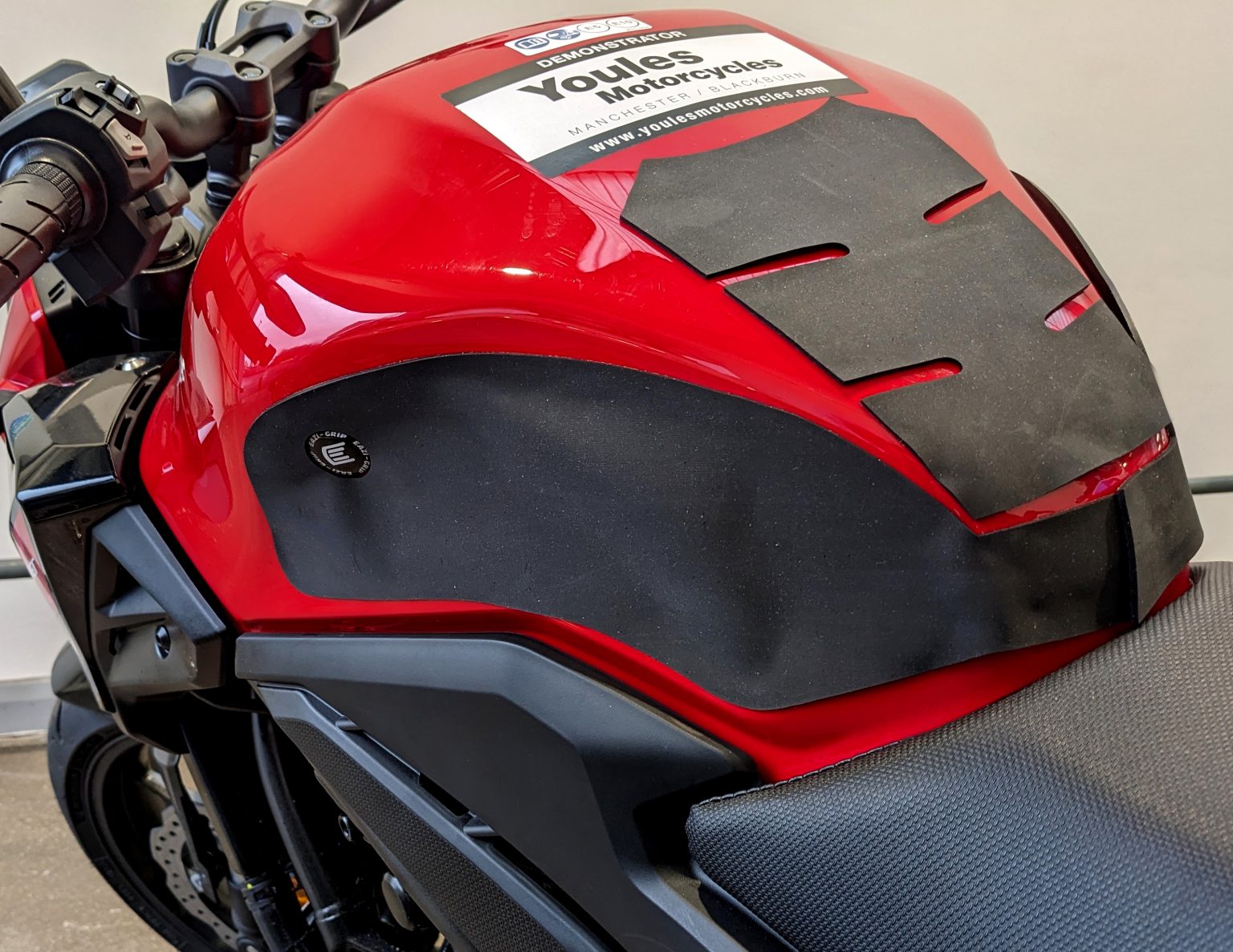 Eazi-Grip Wrap Around Tank Grip | Silicone - Charcoal | Honda CB500 Hornet 2024>Current -  Shop name