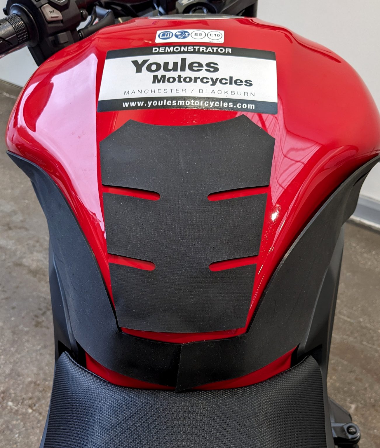 Eazi-Grip Wrap Around Tank Grip | Silicone - Charcoal | Honda CBR500R/CB500F 2019>2023 -  Shop name