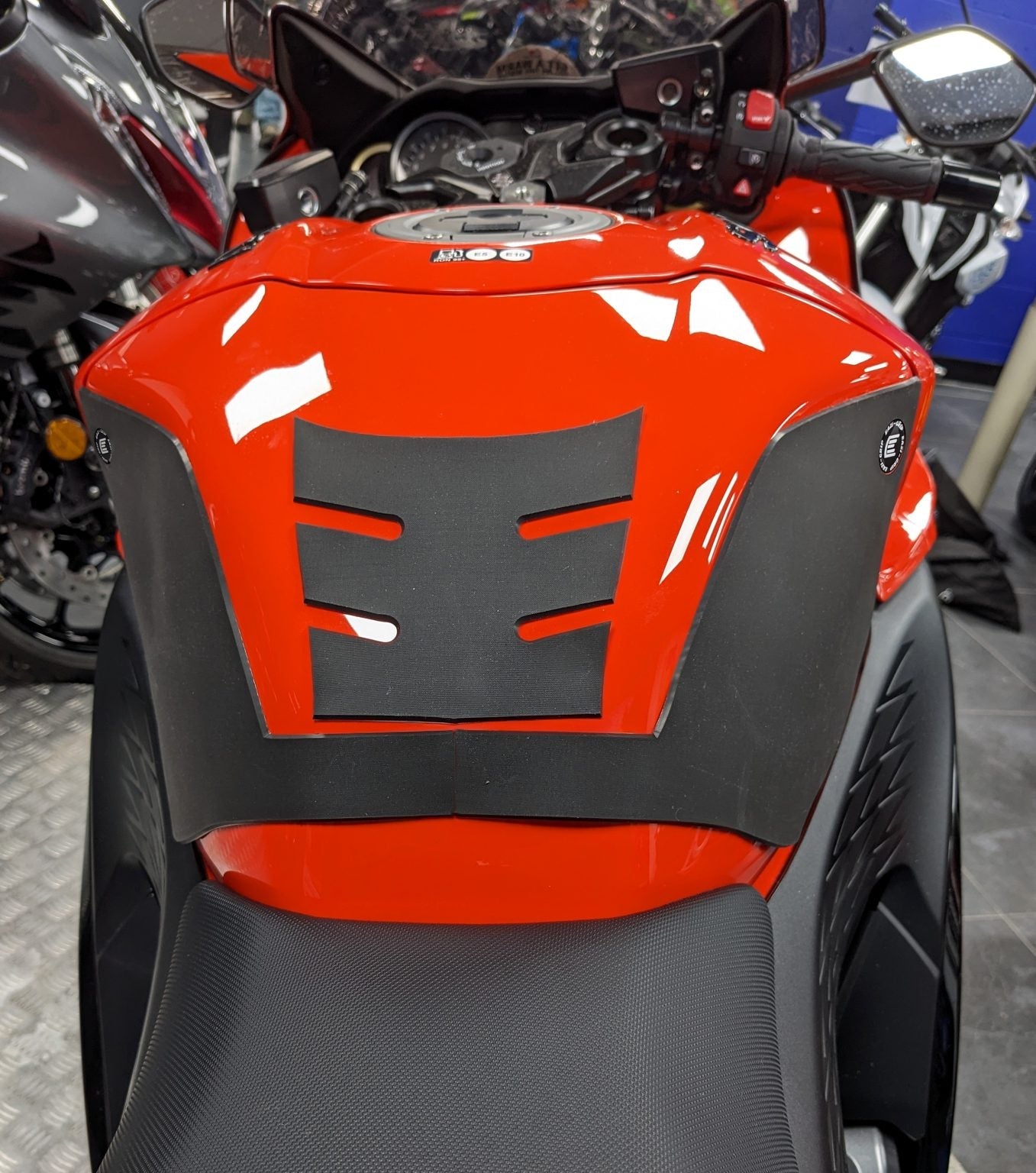 Eazi-Grip Wrap Around Tank Grip | Silicone - Charcoal | Suzuki Hayabusa 2021>Current -  Shop name