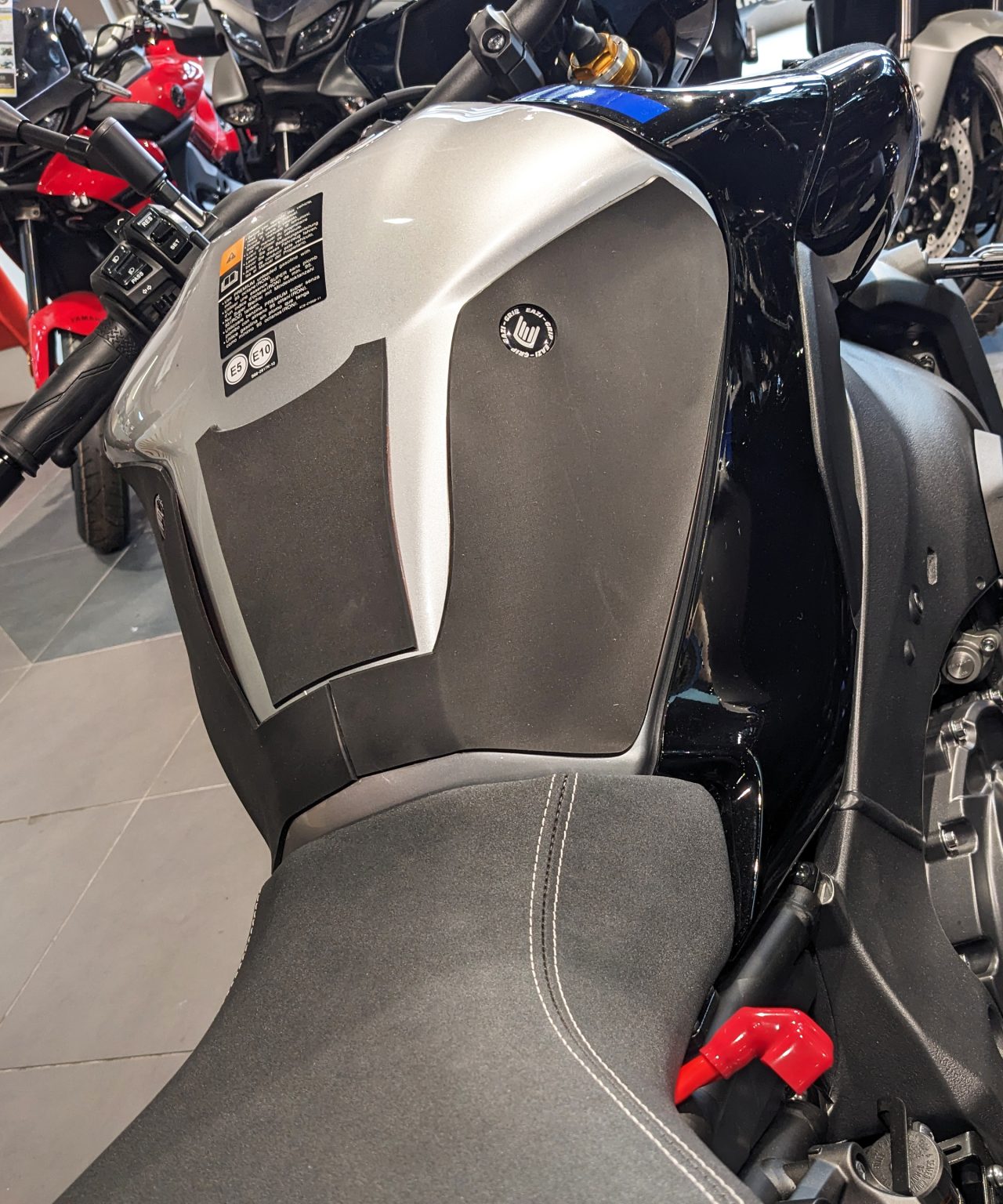 Eazi-Grip Wrap Around Tank Grip | Silicone - Charcoal | Yamaha MT-10 2022>Current -  Shop name